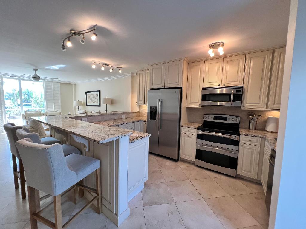 139 Sunrise Avenue 202