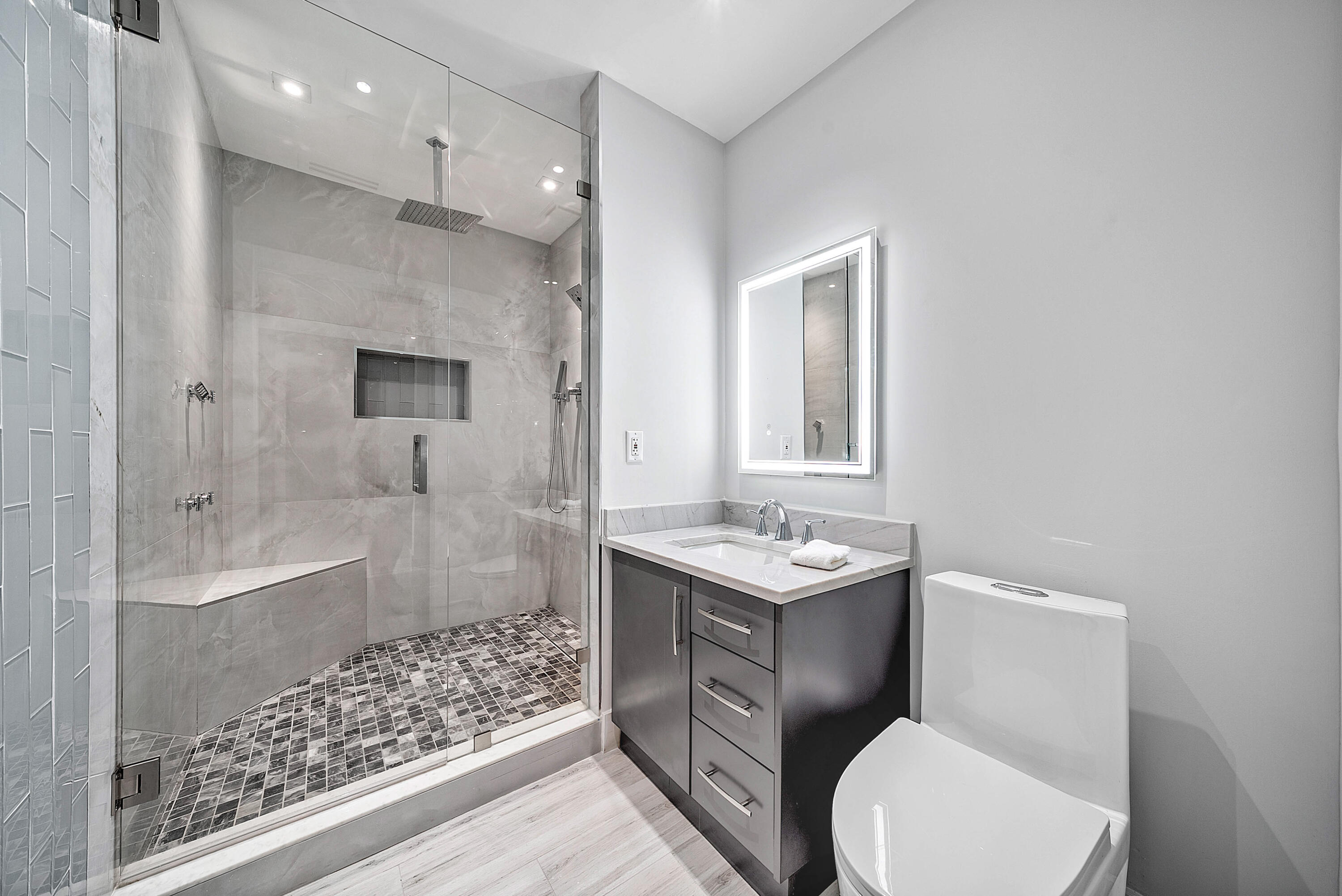 2427 Presidential Way Ph3