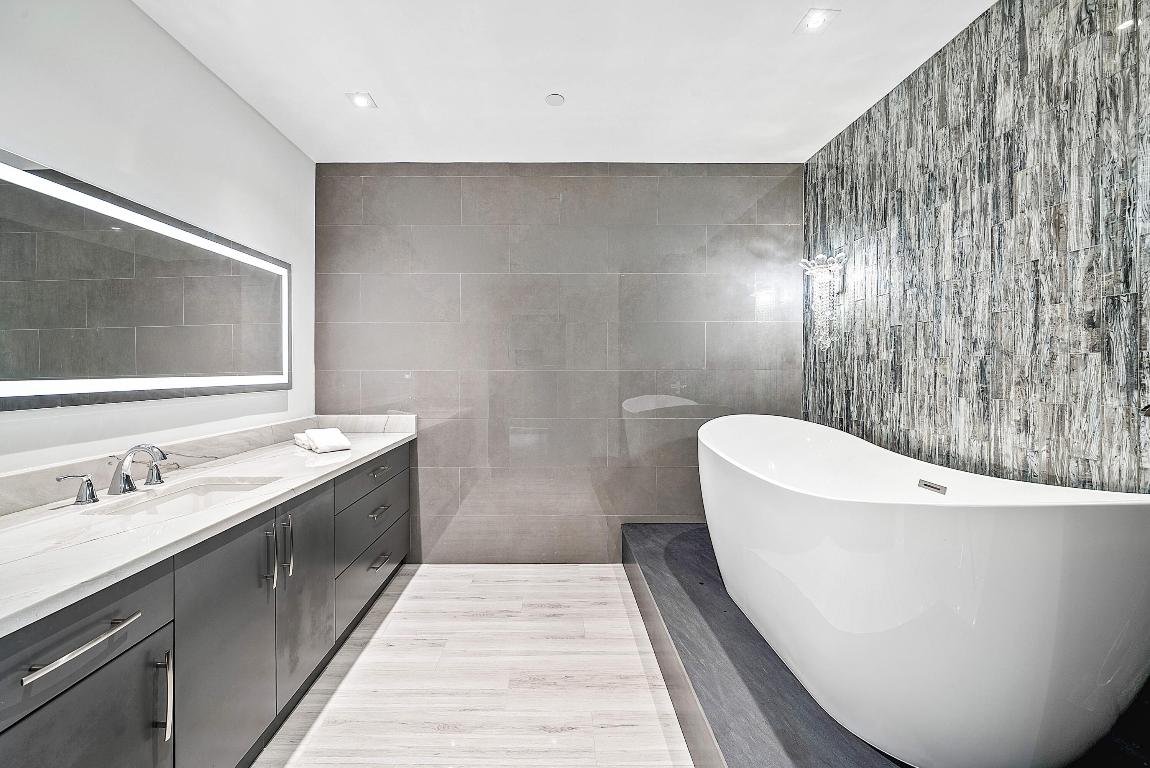 2427 Presidential Way Ph3