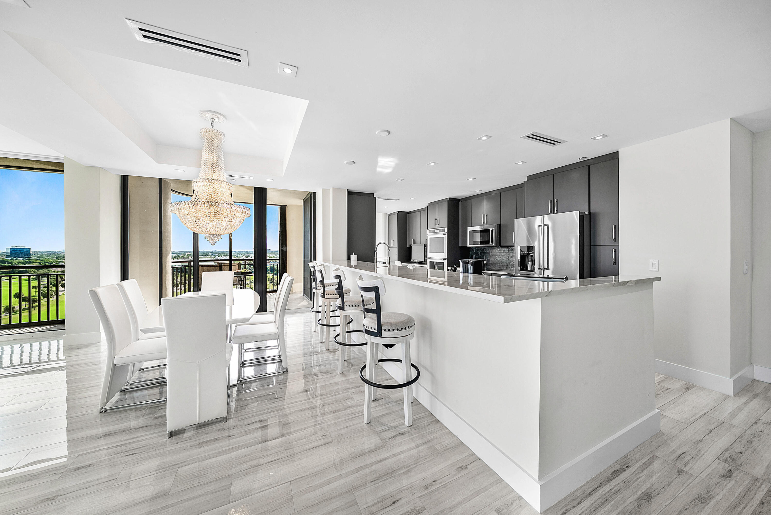 2427 Presidential Way Ph3