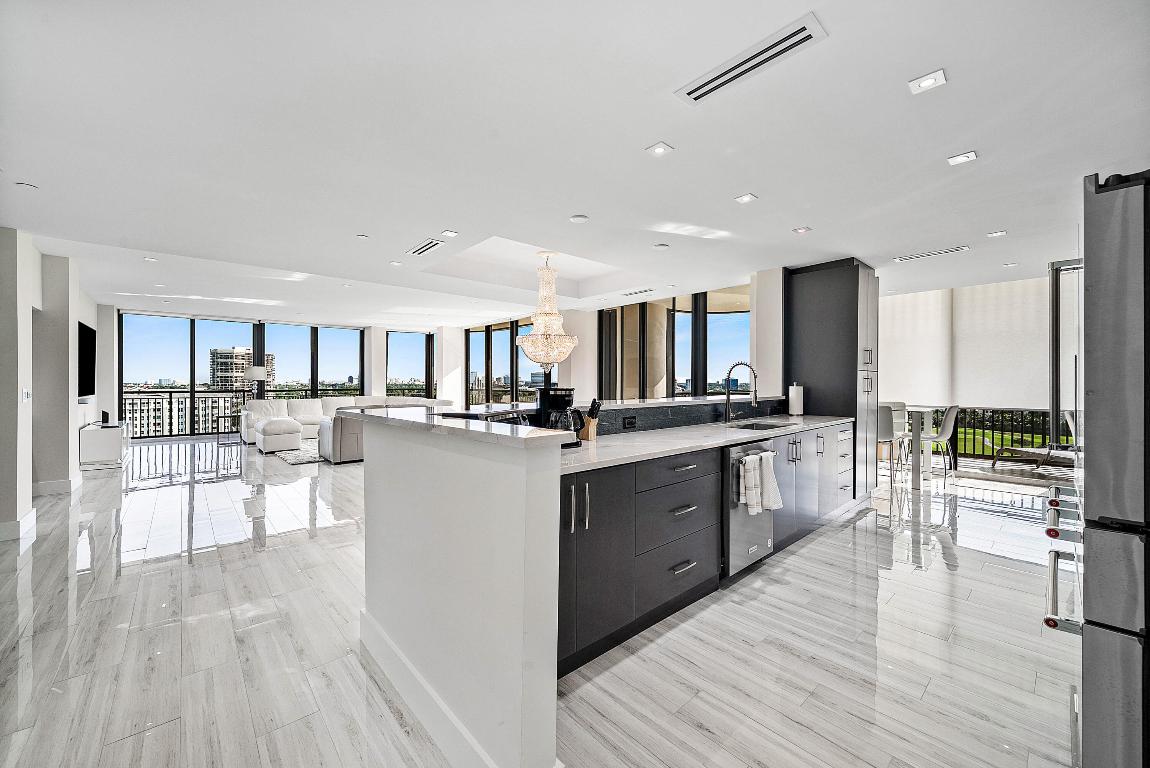 2427 Presidential Way Ph3