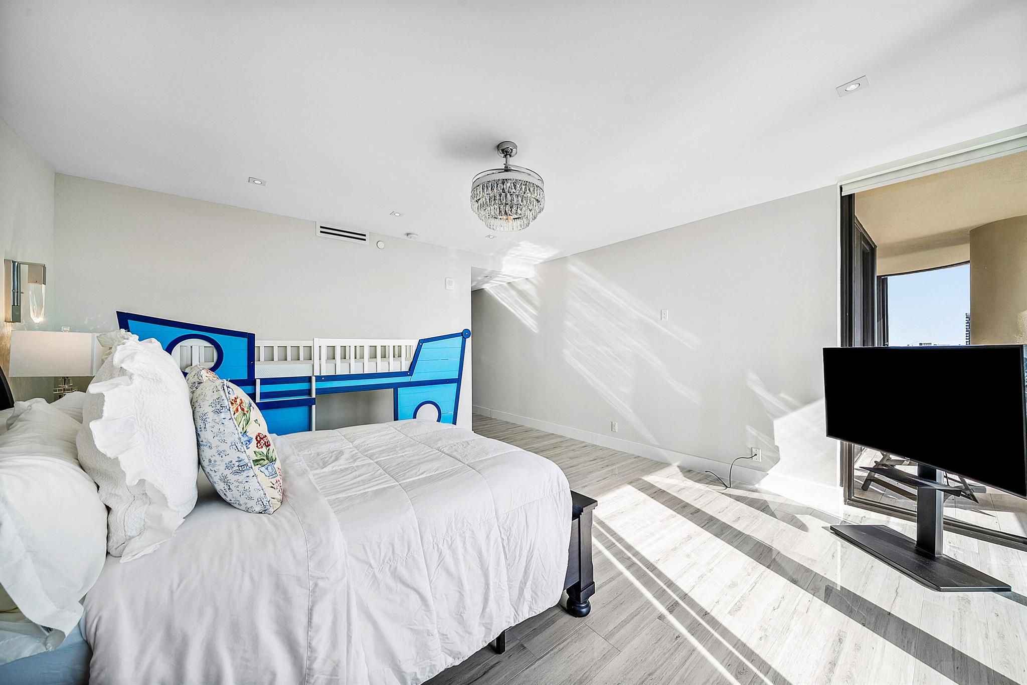 2427 Presidential Way Ph3