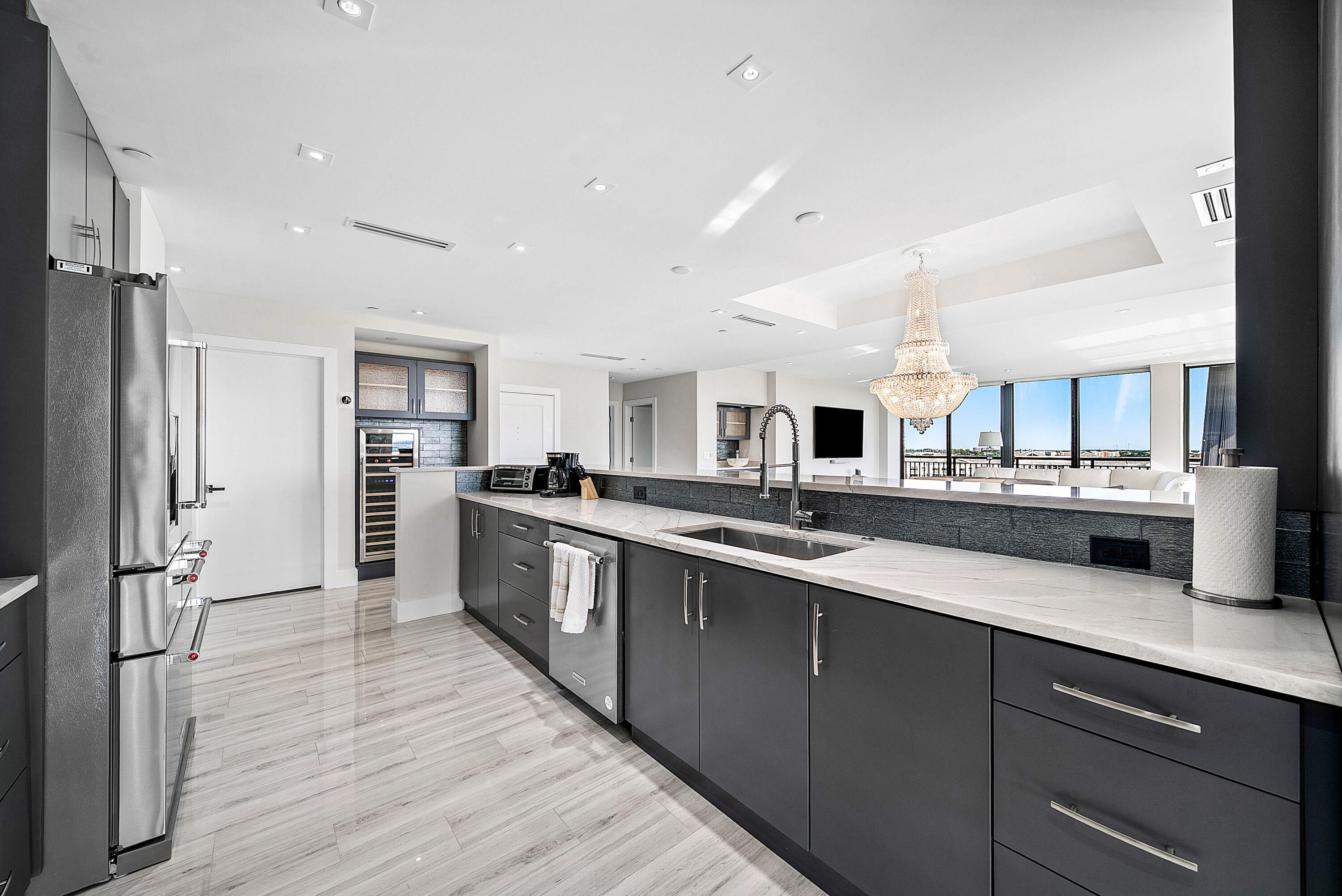 2427 Presidential Way Ph3