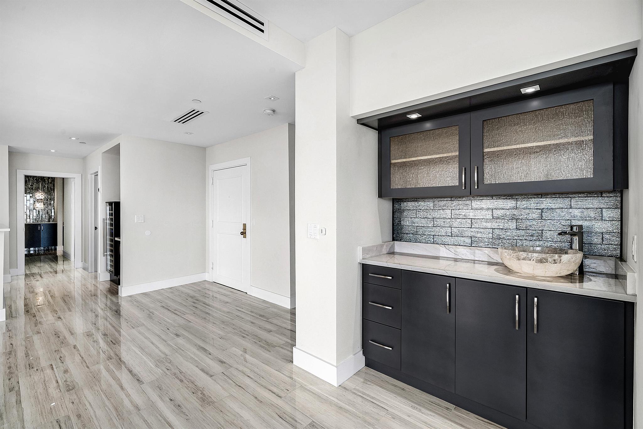 2427 Presidential Way Ph3