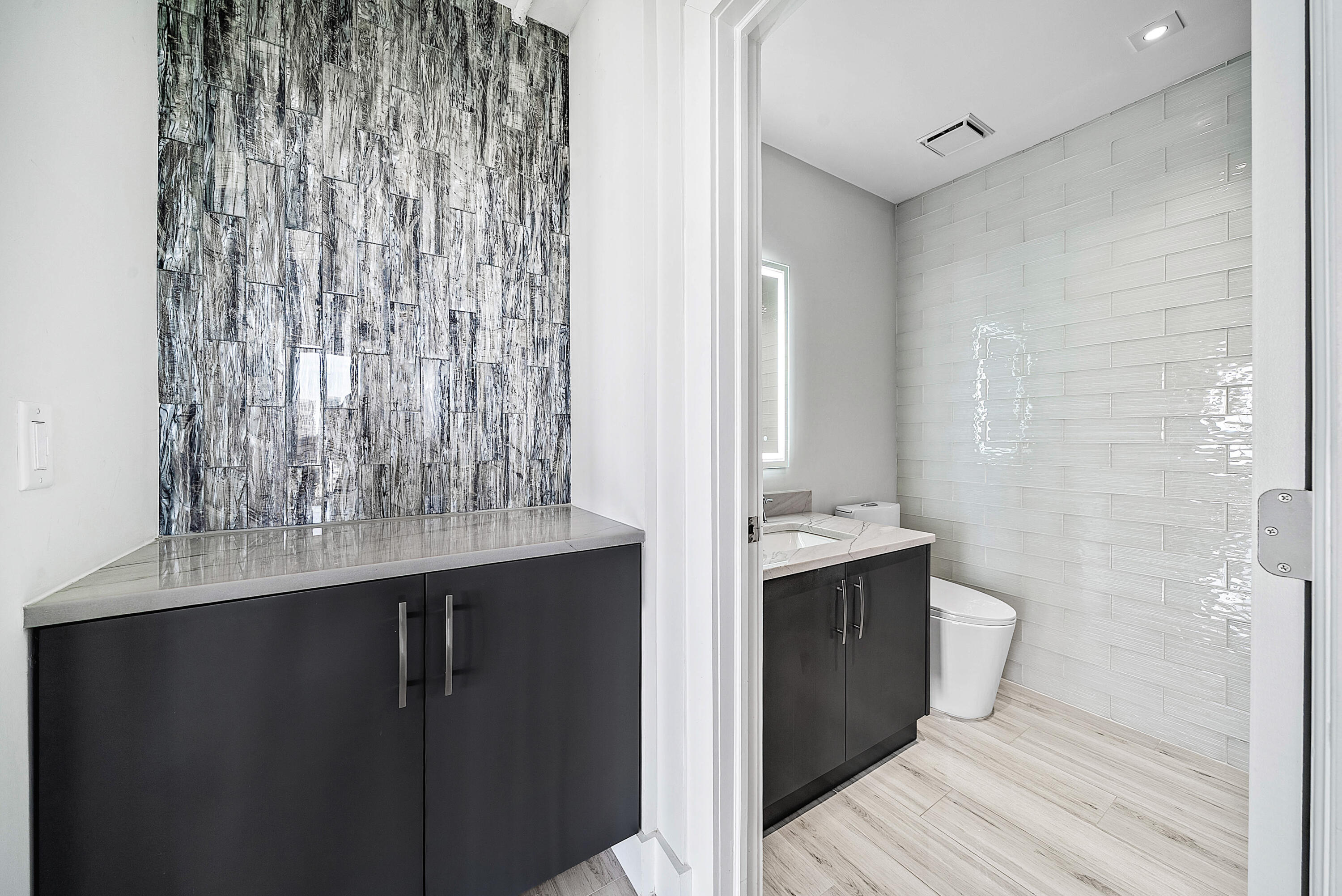 2427 Presidential Way Ph3