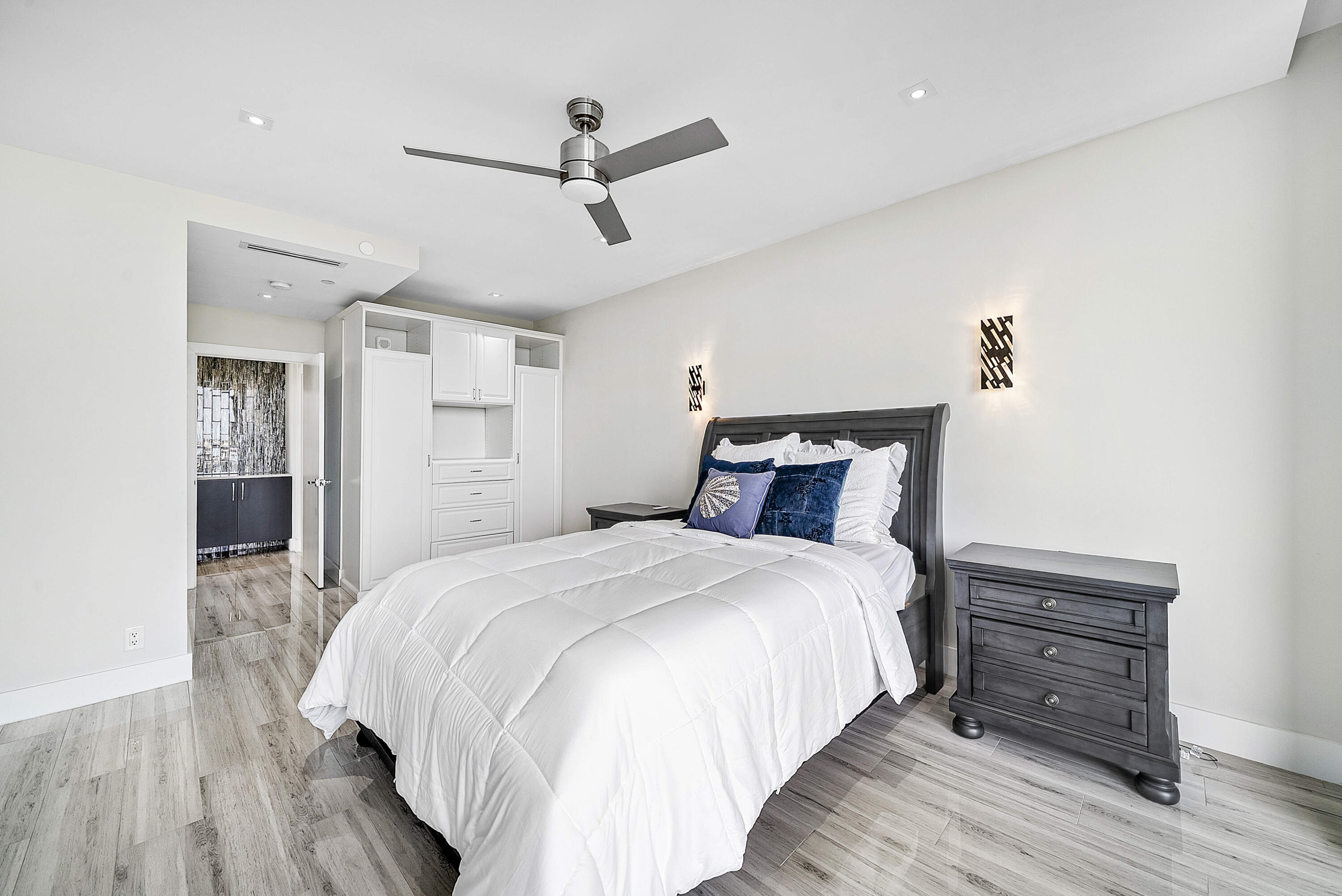 2427 Presidential Way Ph3