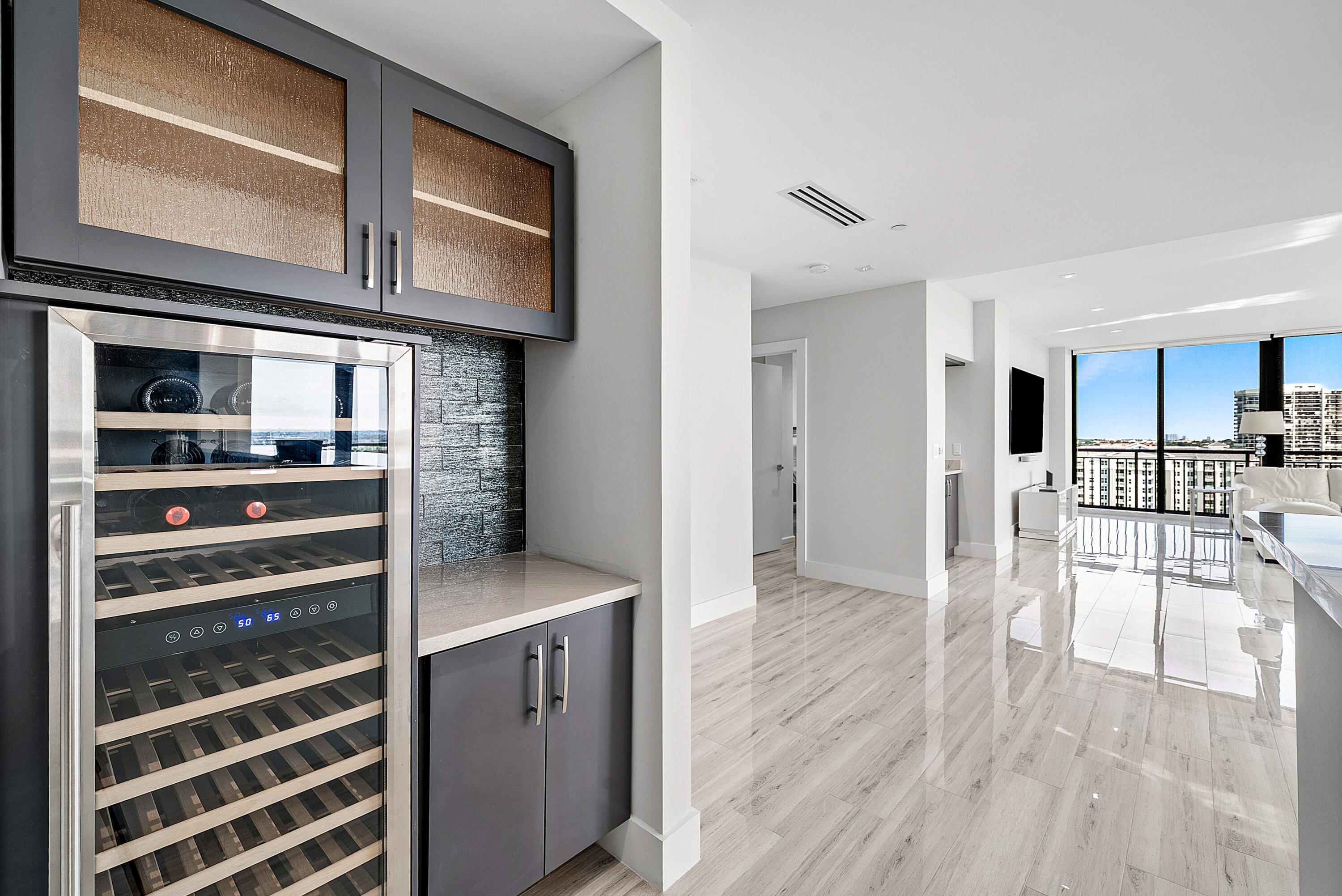 2427 Presidential Way Ph3