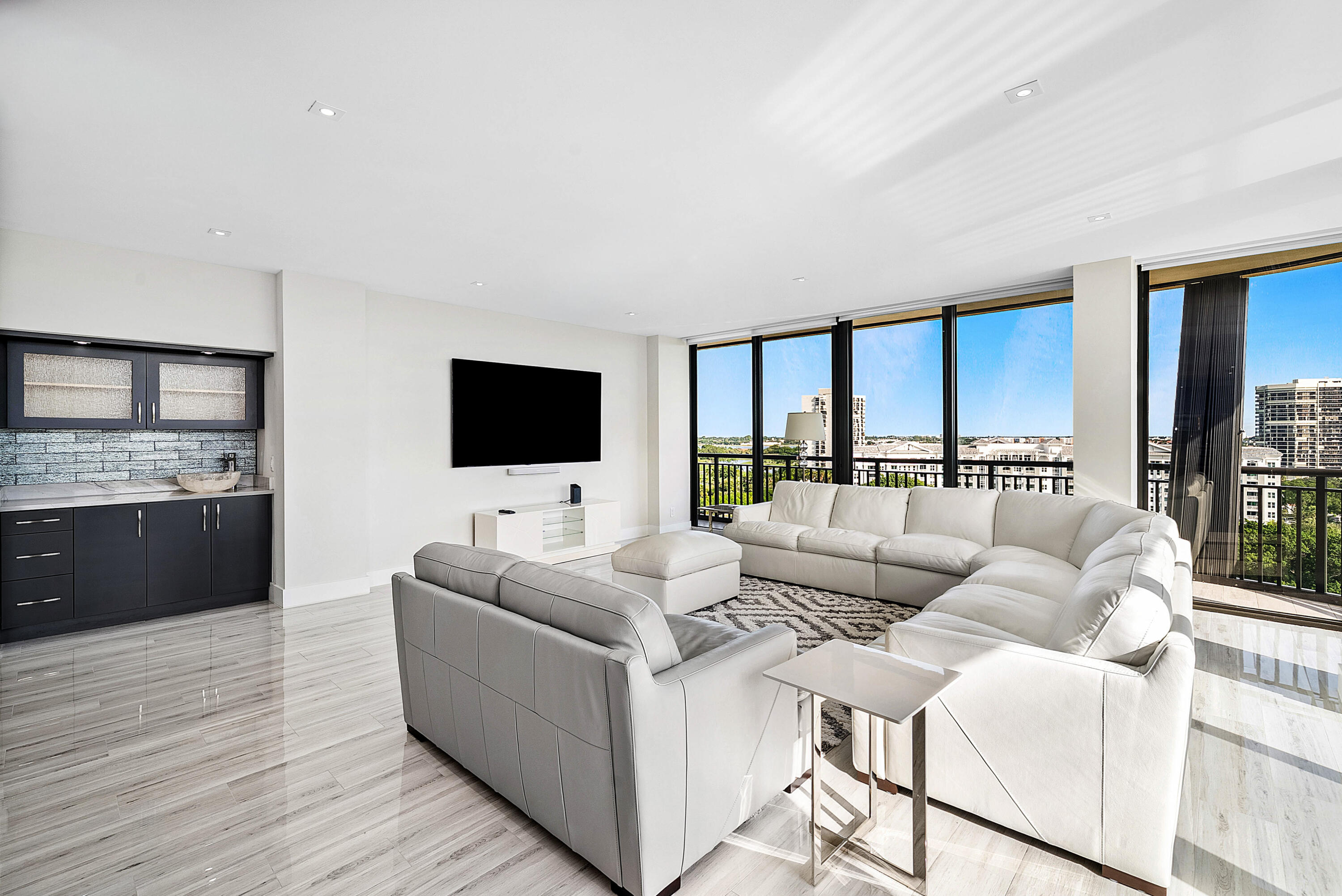 2427 Presidential Way Ph3