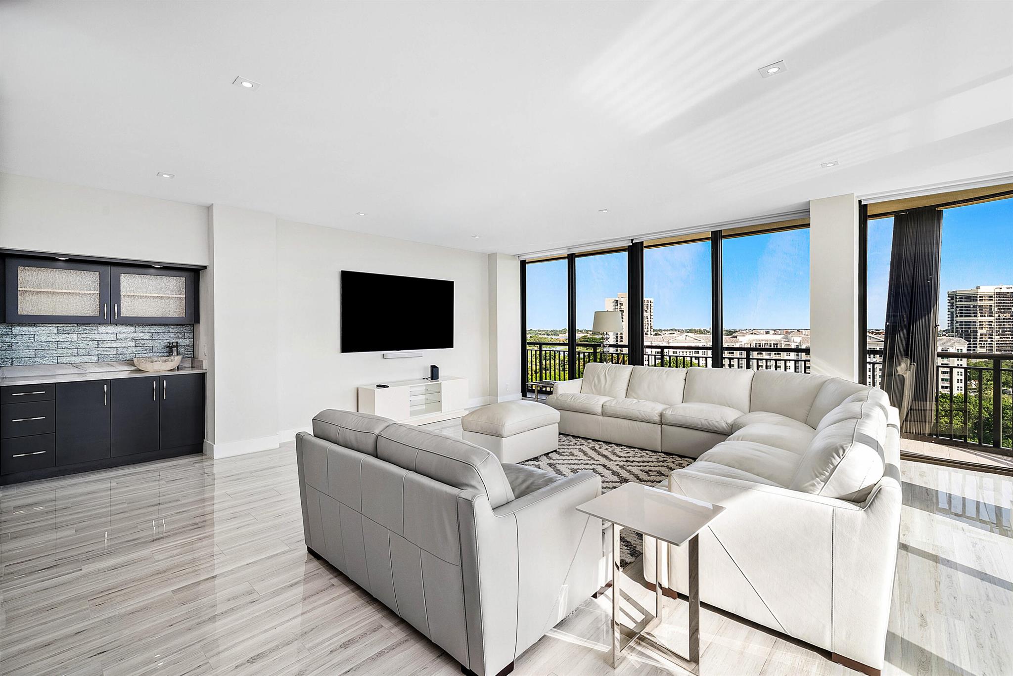 2427 Presidential Way Ph3