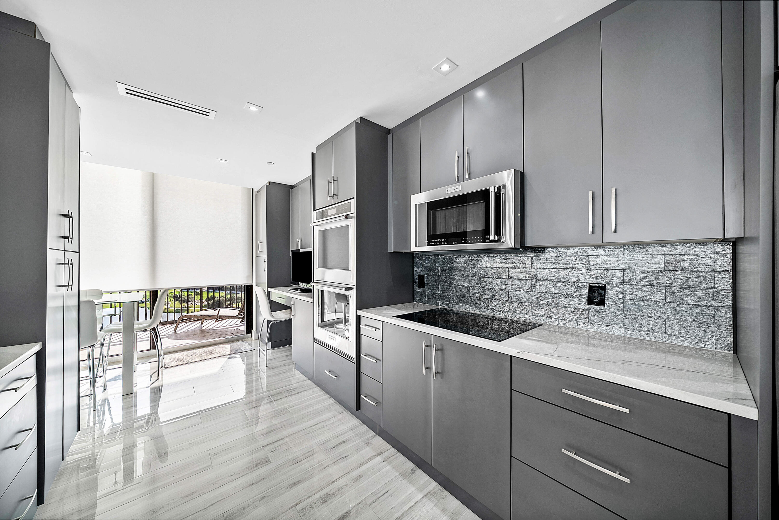 2427 Presidential Way Ph3