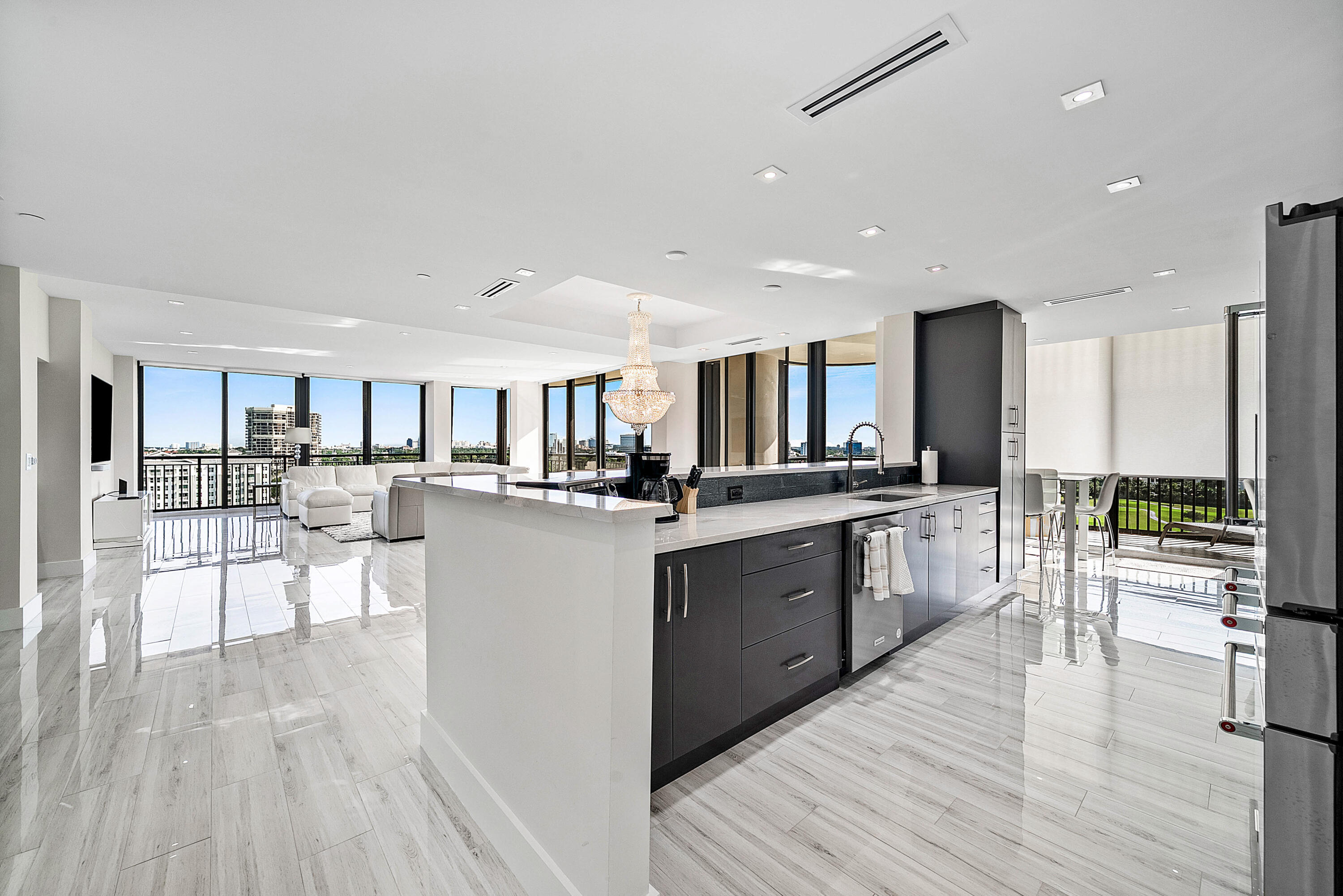 2427 Presidential Way Ph3