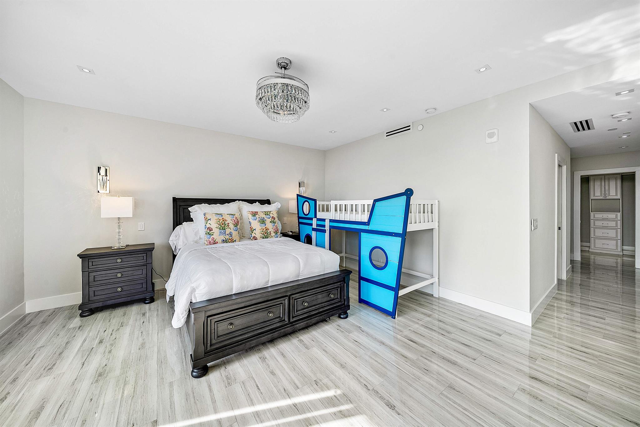 2427 Presidential Way Ph3