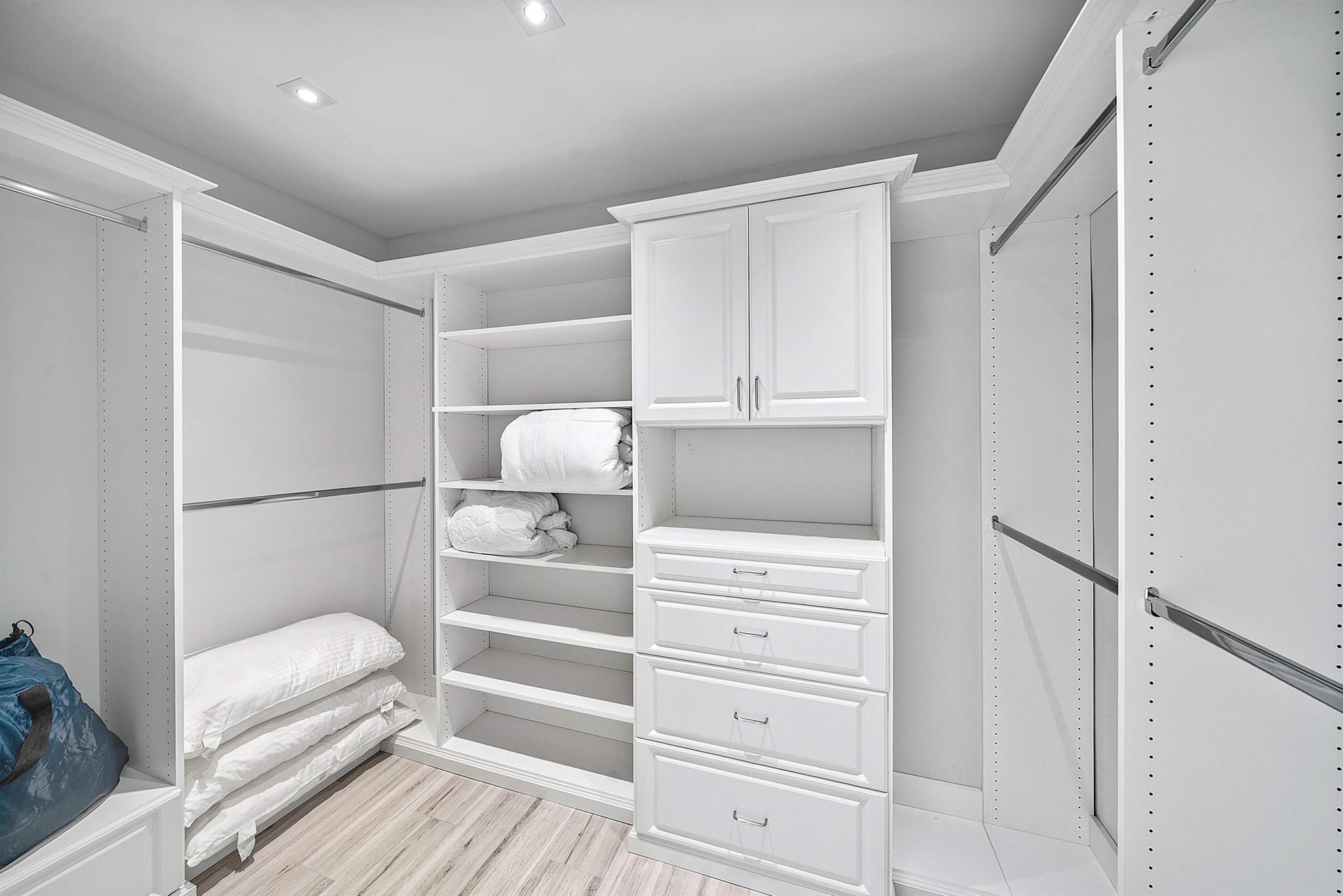 2427 Presidential Way Ph3