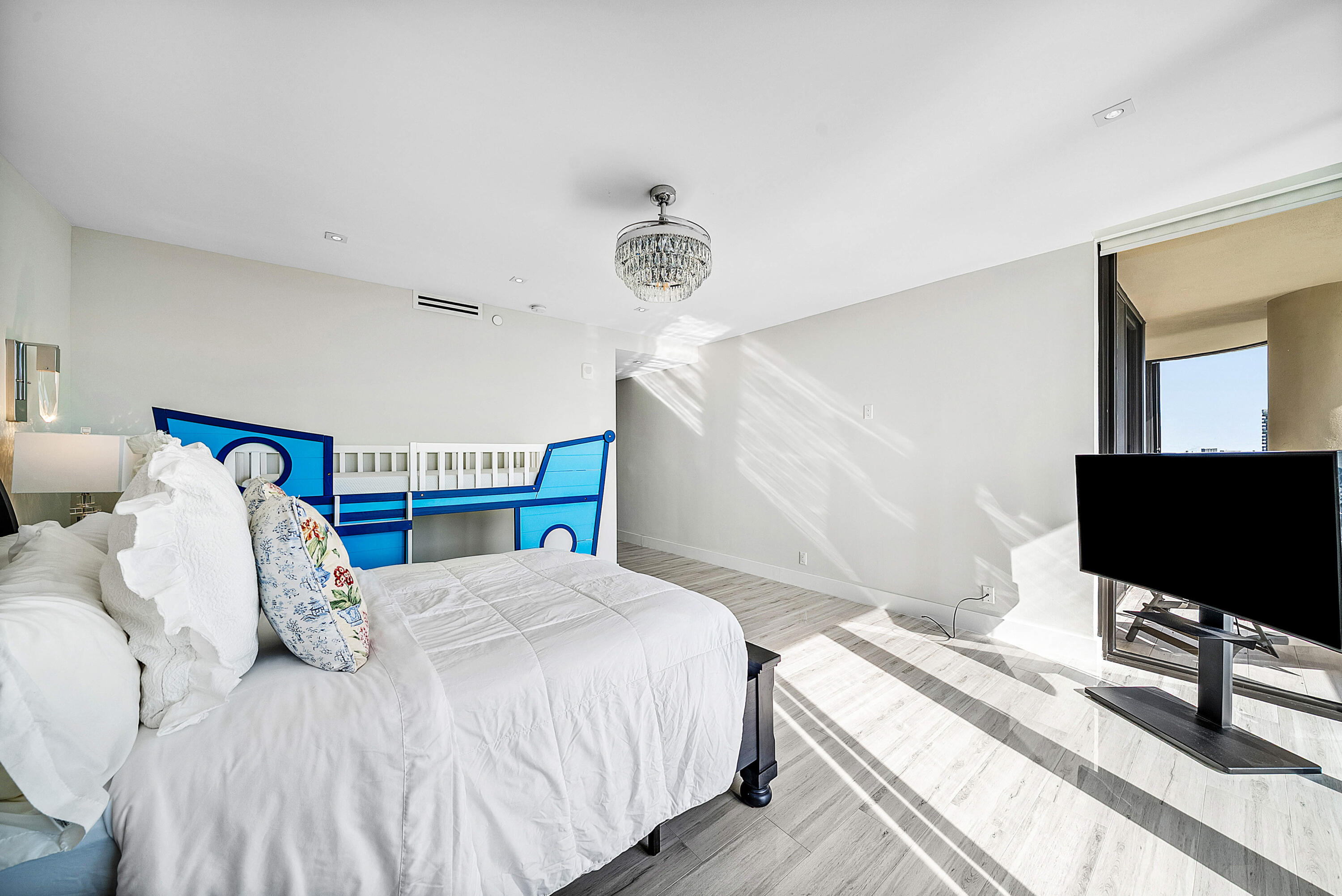 2427 Presidential Way Ph3
