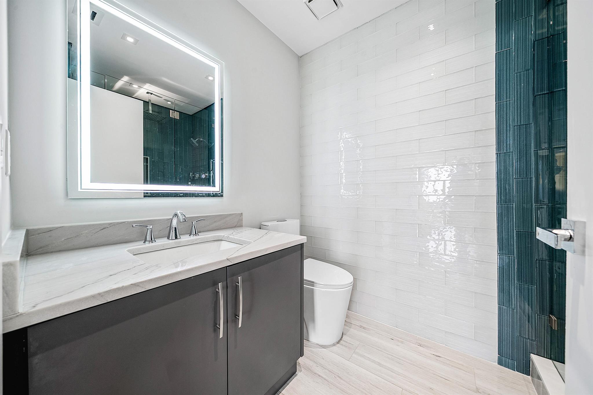 2427 Presidential Way Ph3