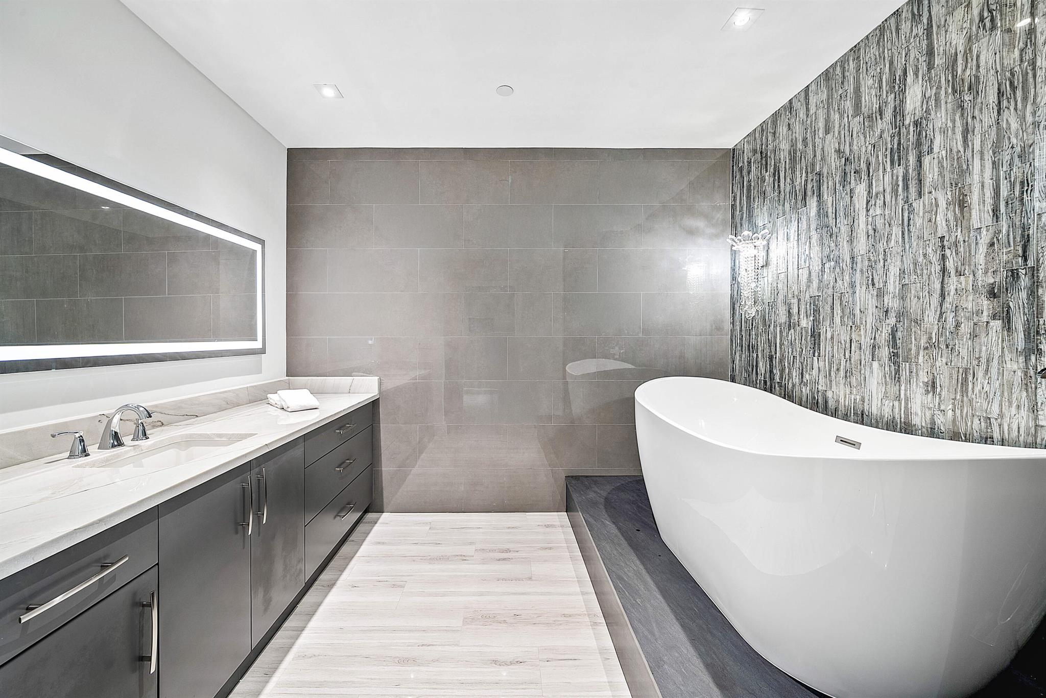 2427 Presidential Way Ph3