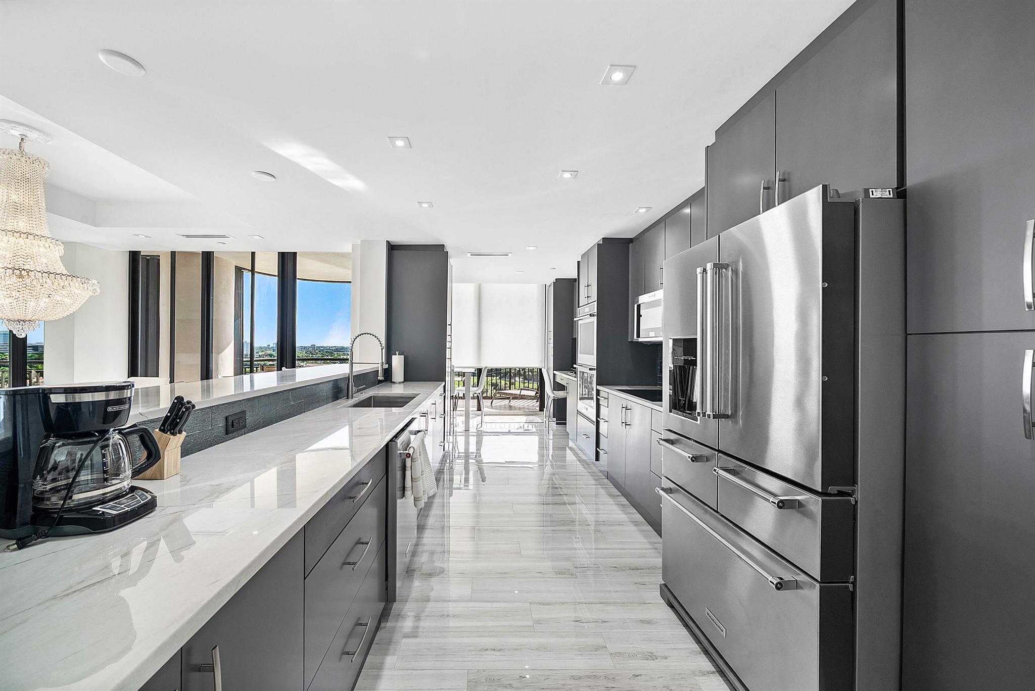 2427 Presidential Way Ph3