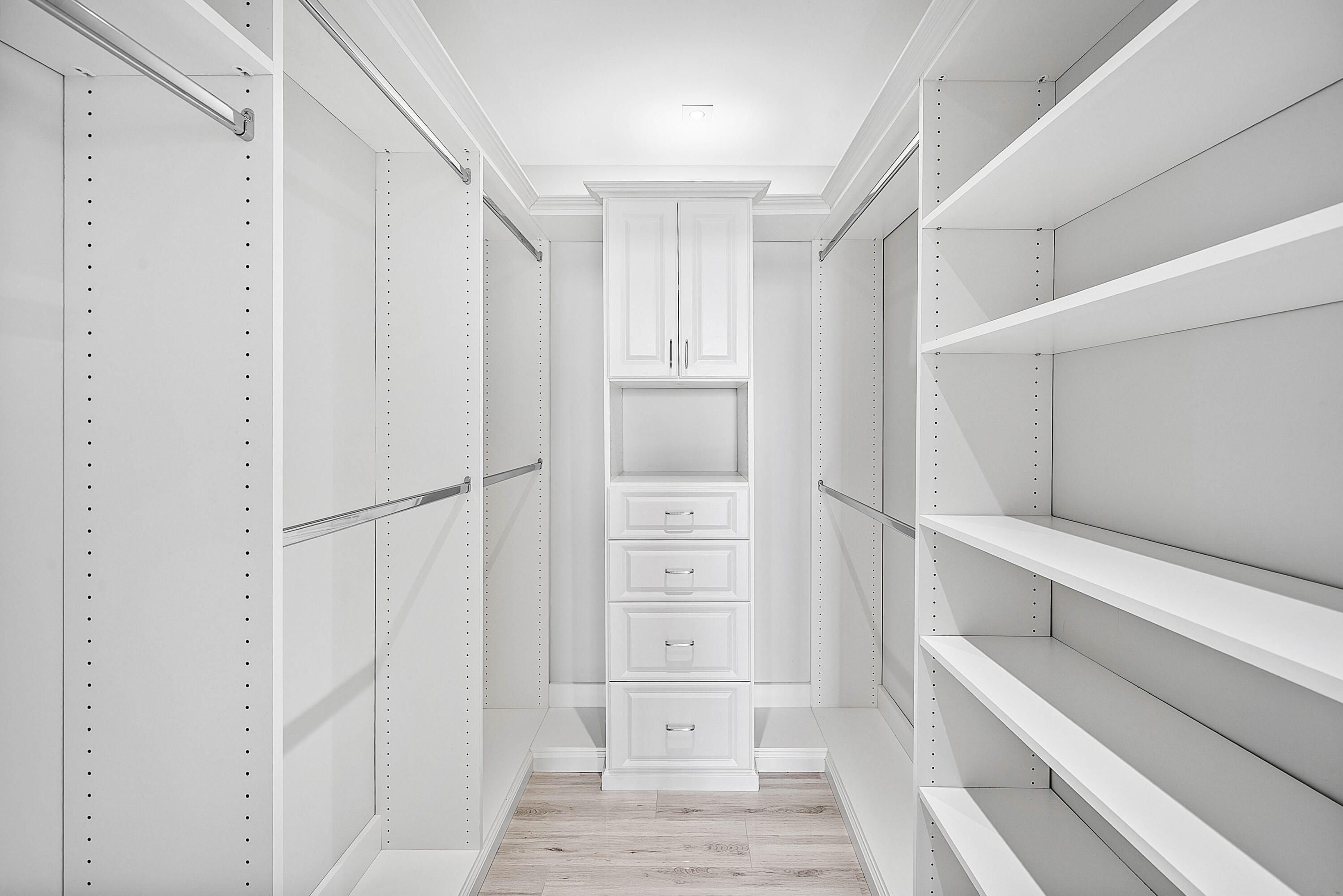 2427 Presidential Way Ph3