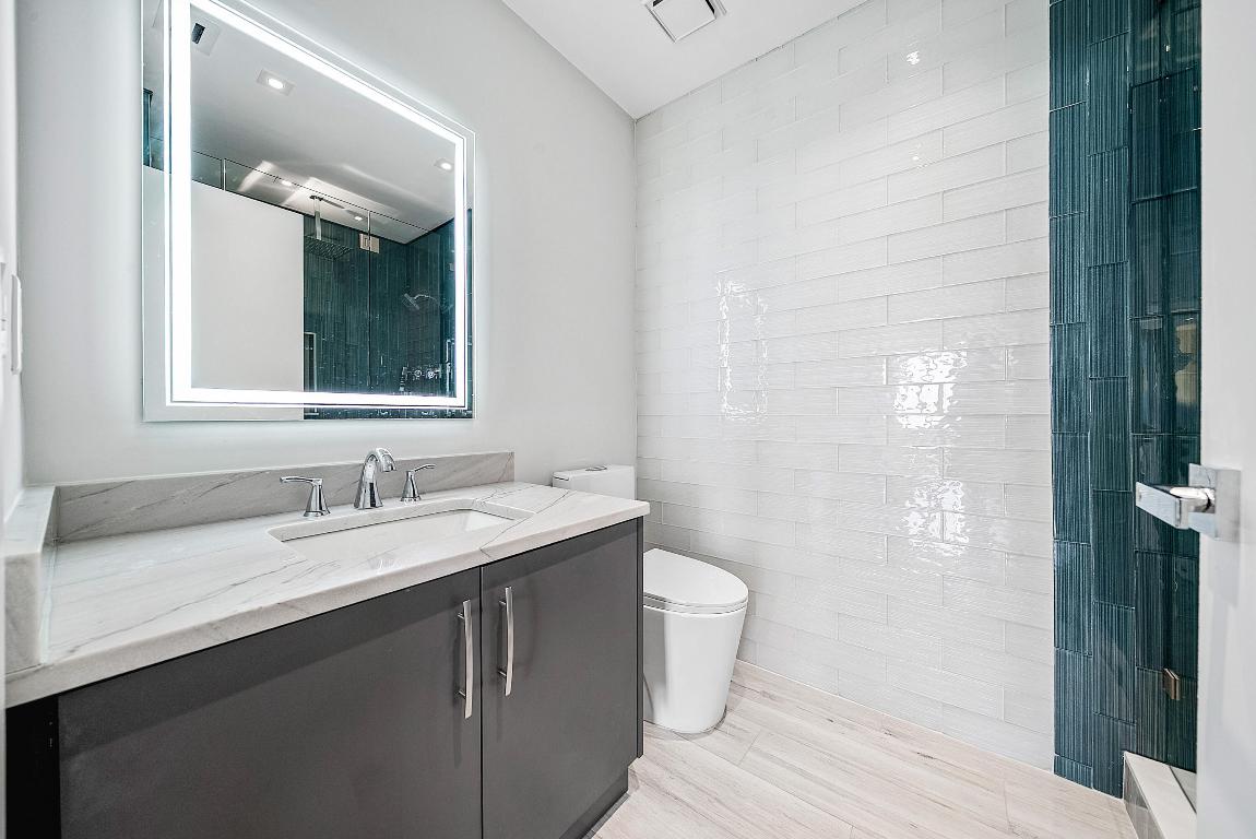 2427 Presidential Way Ph3