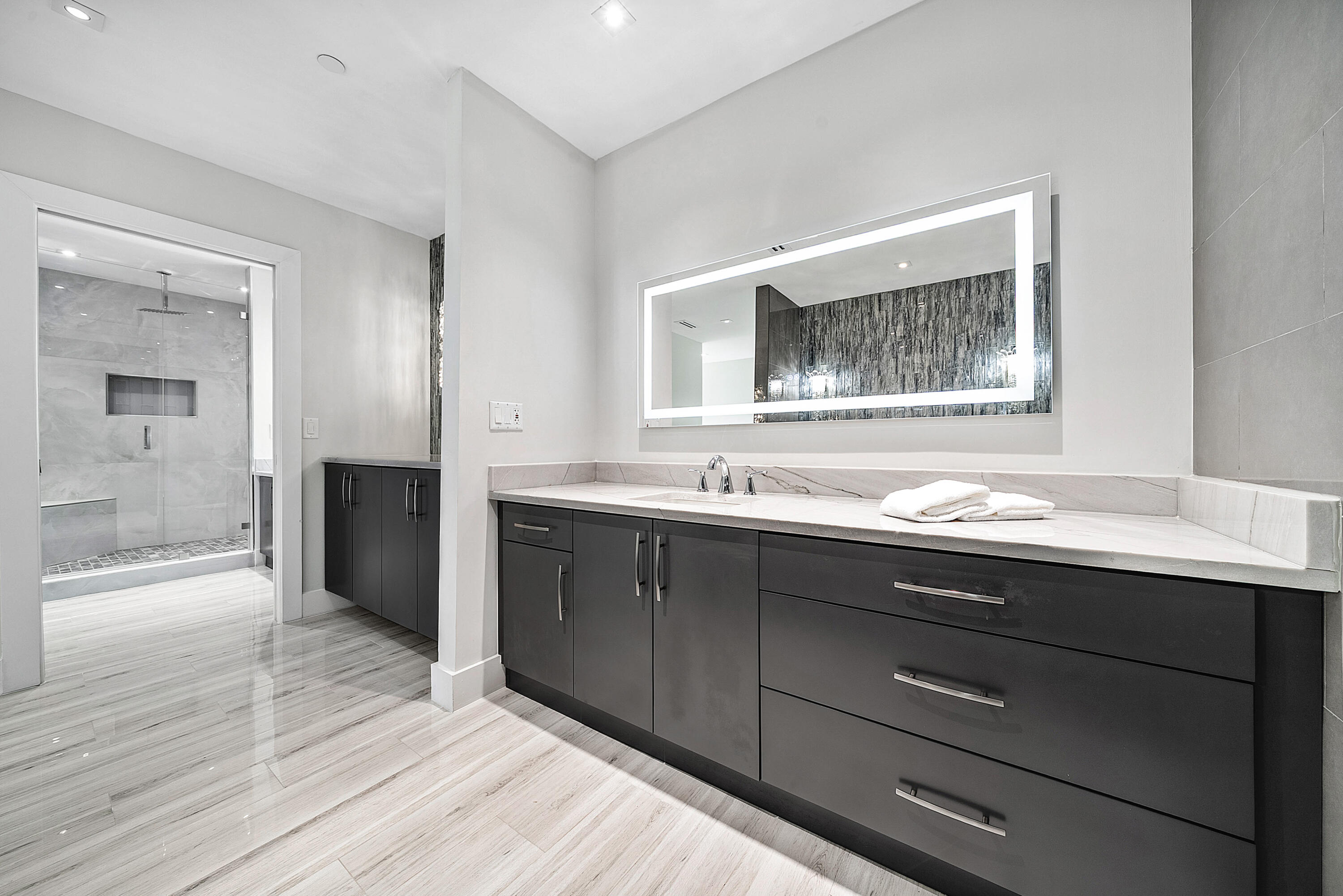 2427 Presidential Way Ph3