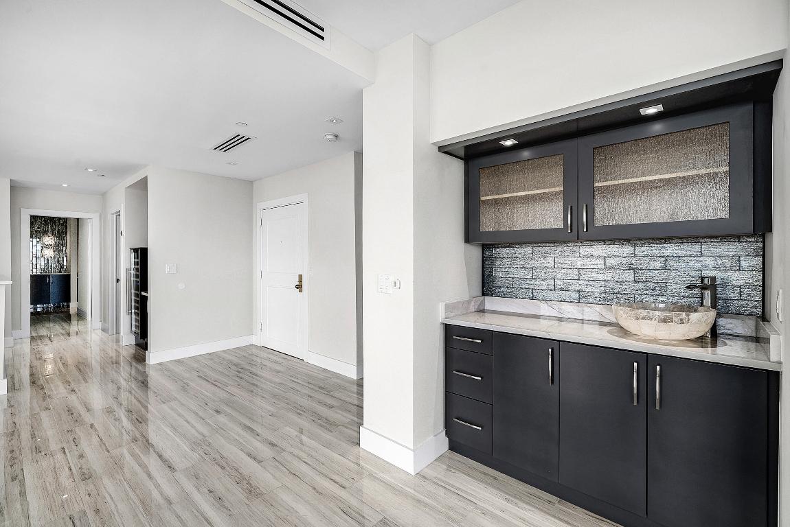 2427 Presidential Way Ph3