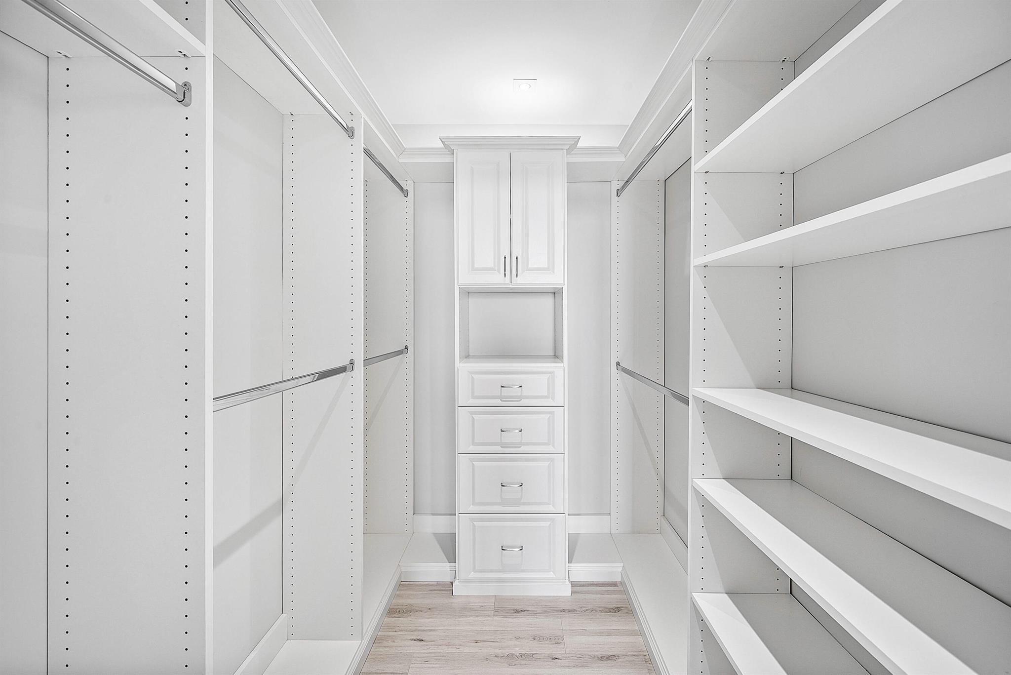 2427 Presidential Way Ph3