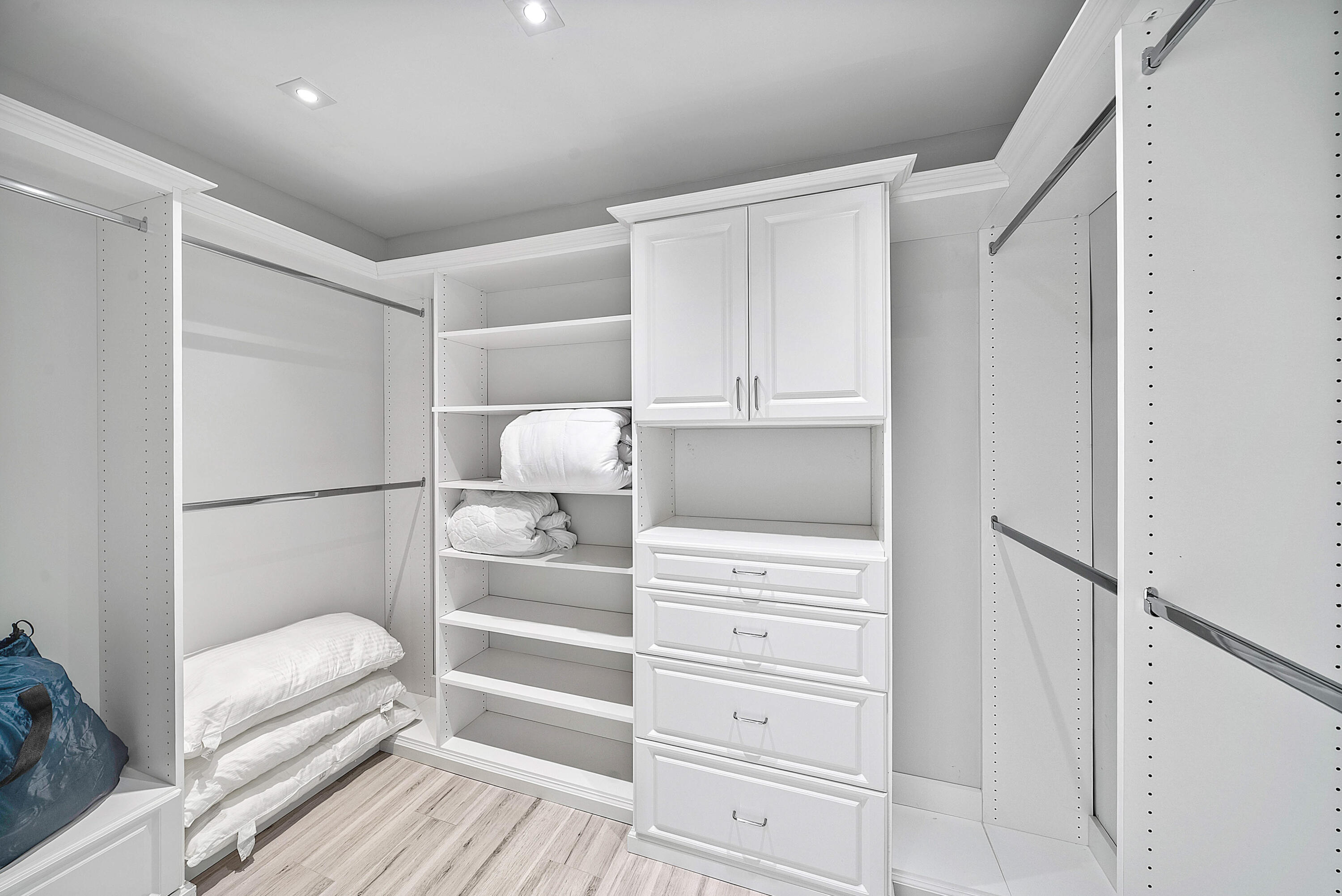 2427 Presidential Way Ph3