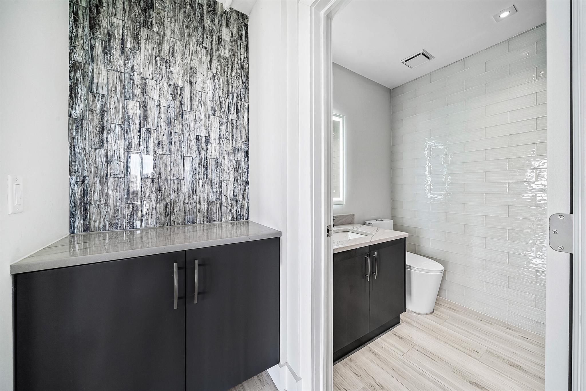 2427 Presidential Way Ph3