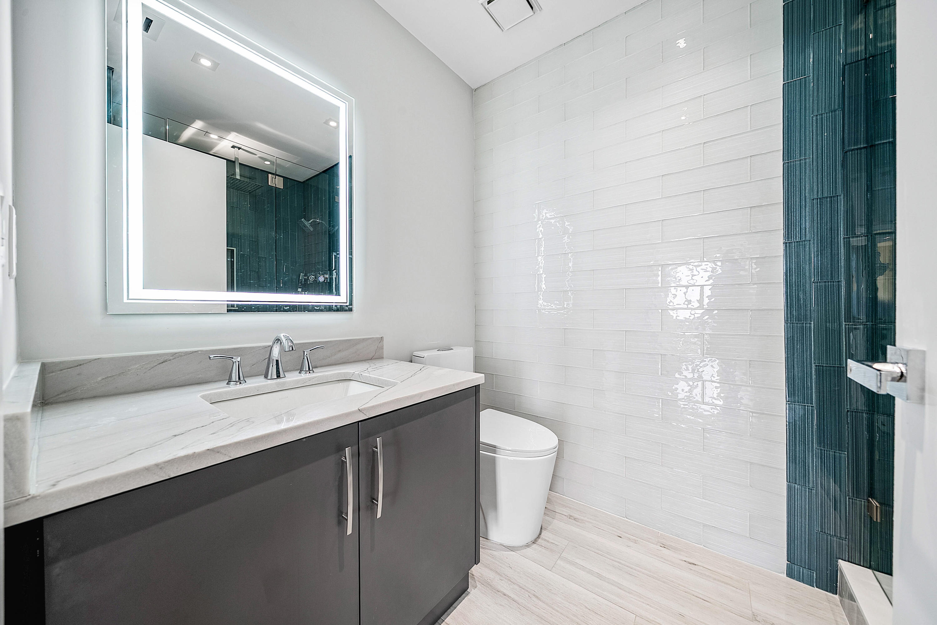 2427 Presidential Way Ph3