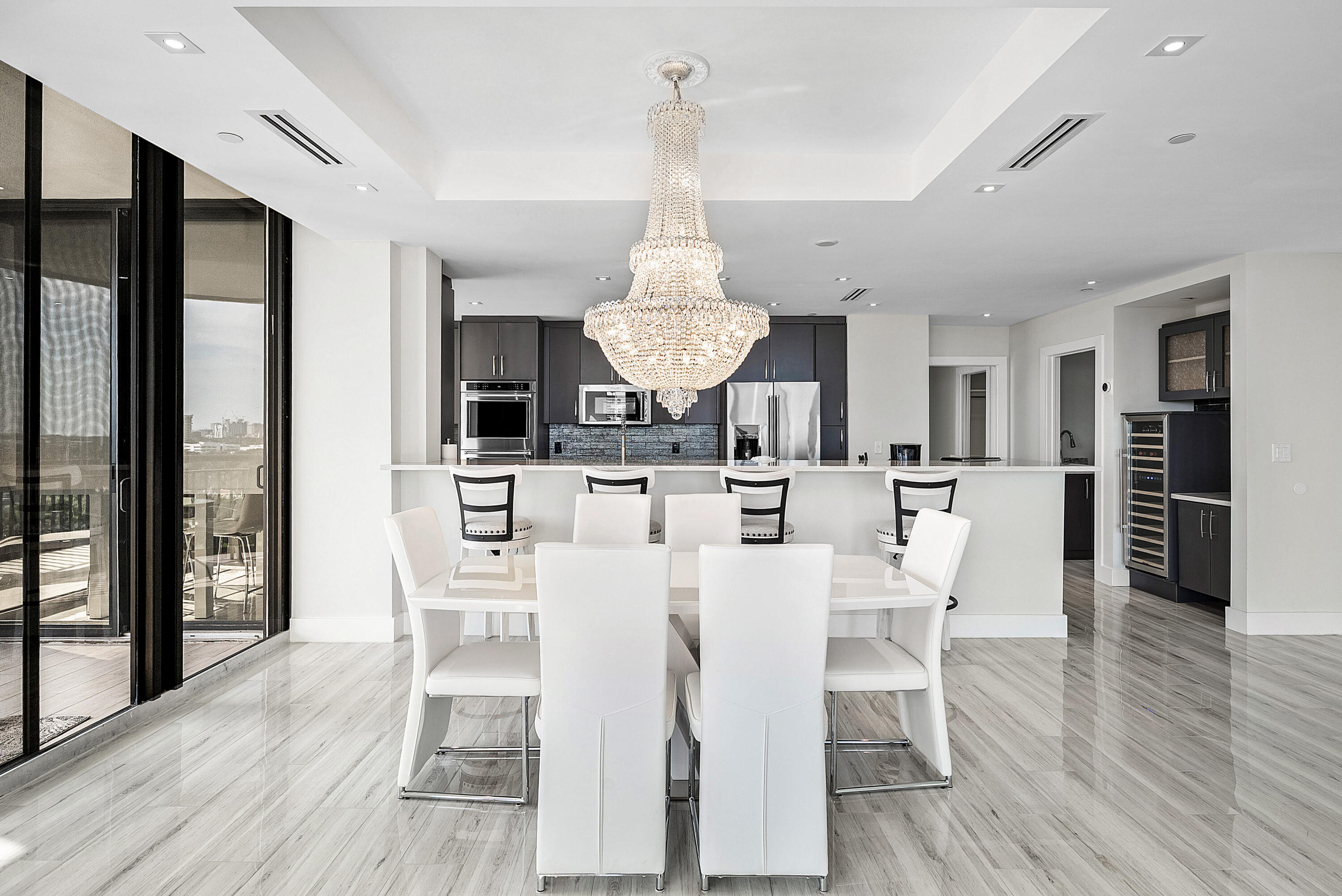 2427 Presidential Way Ph3