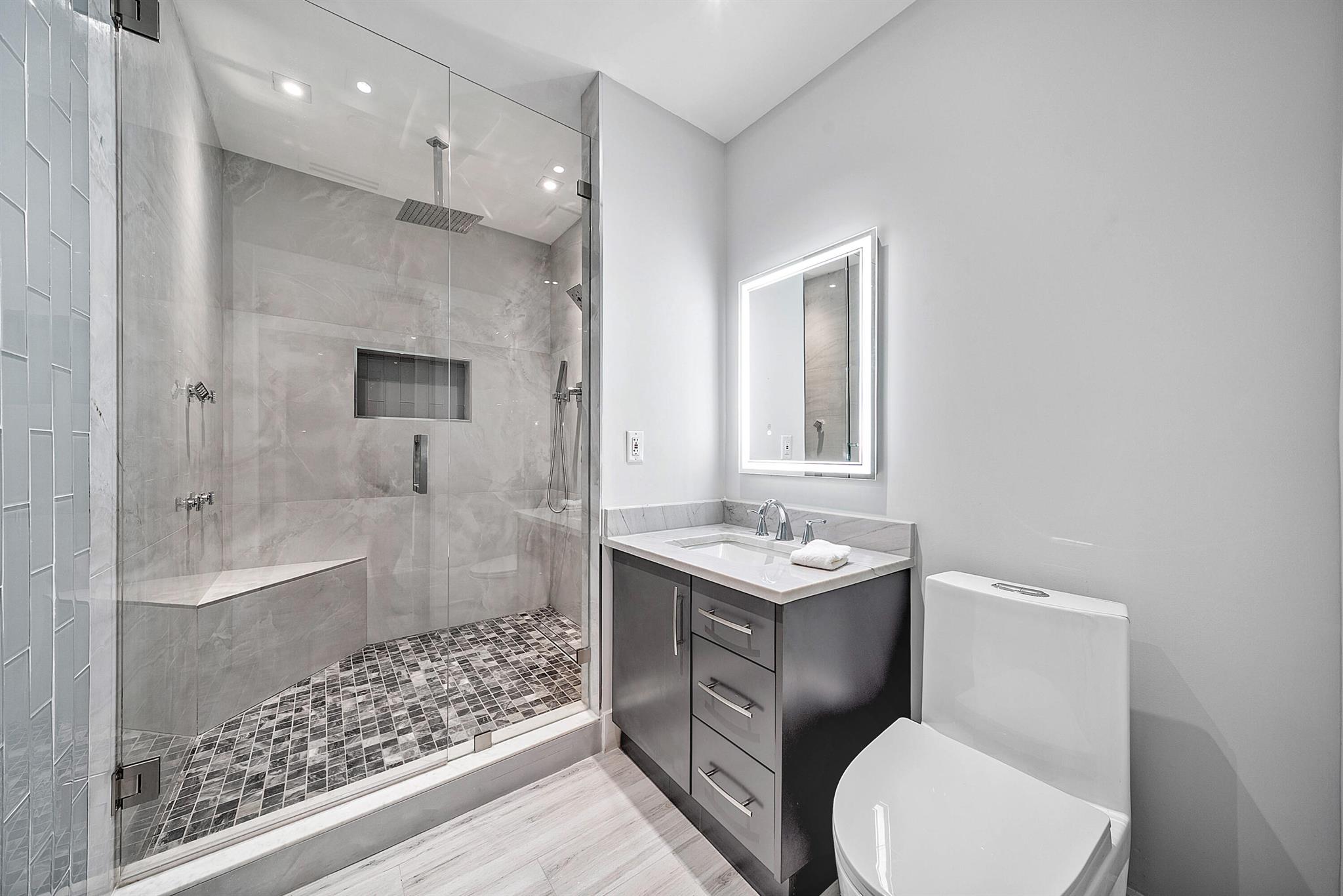 2427 Presidential Way Ph3