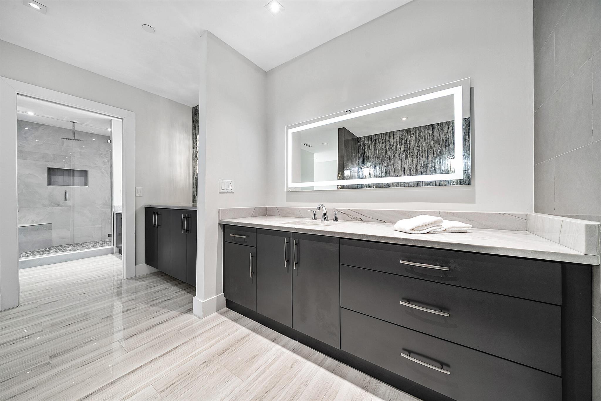 2427 Presidential Way Ph3