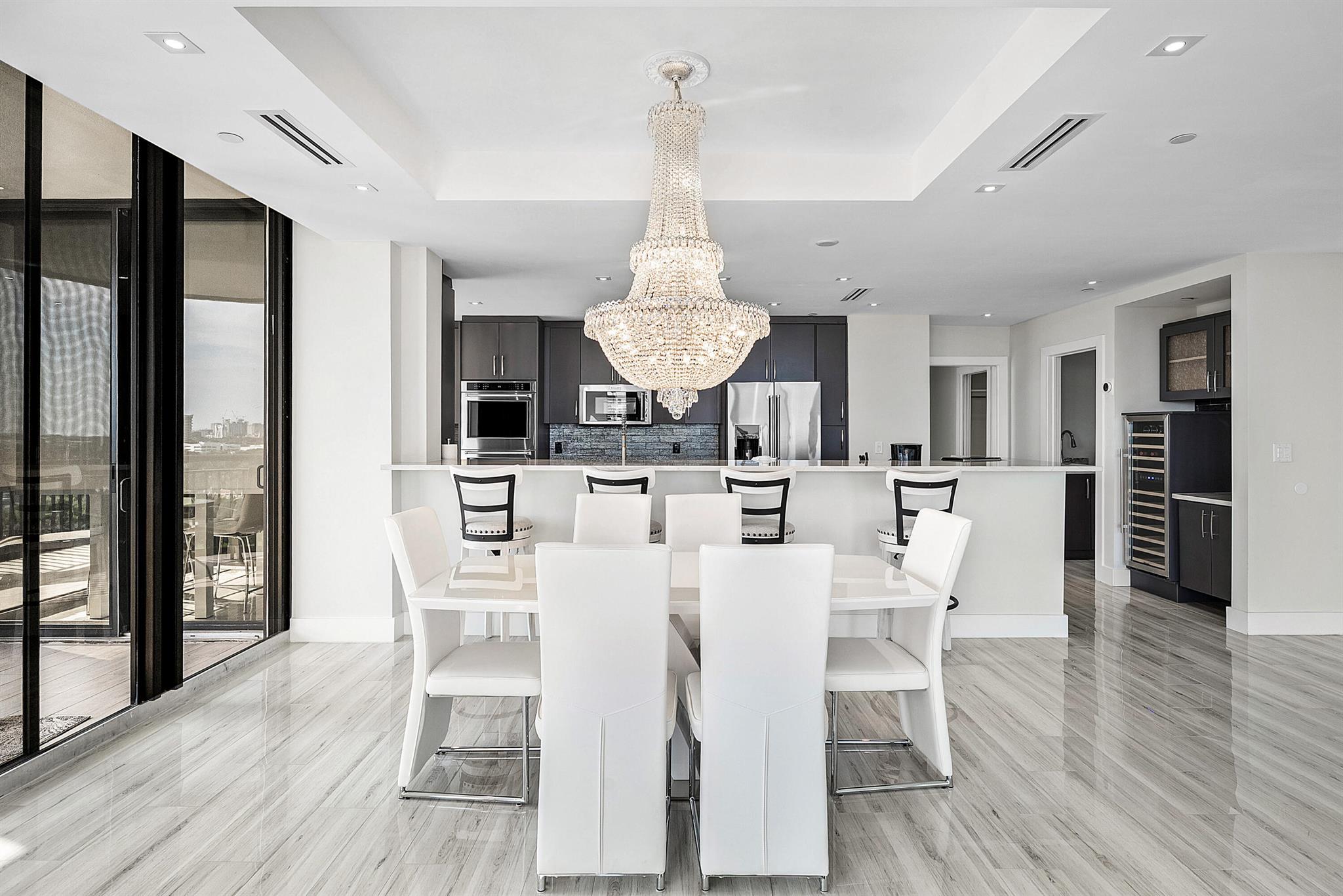 2427 Presidential Way Ph3