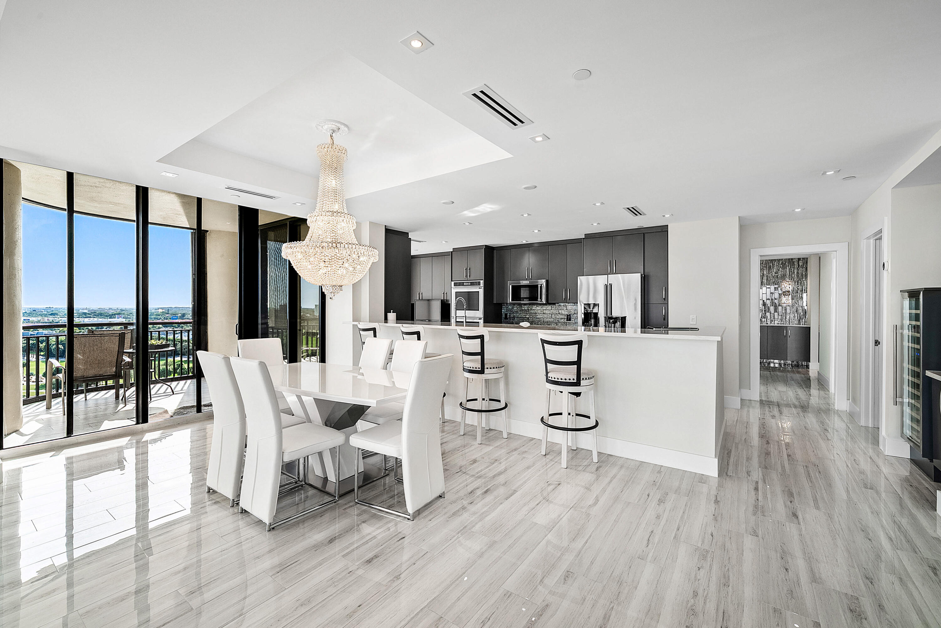 2427 Presidential Way Ph3