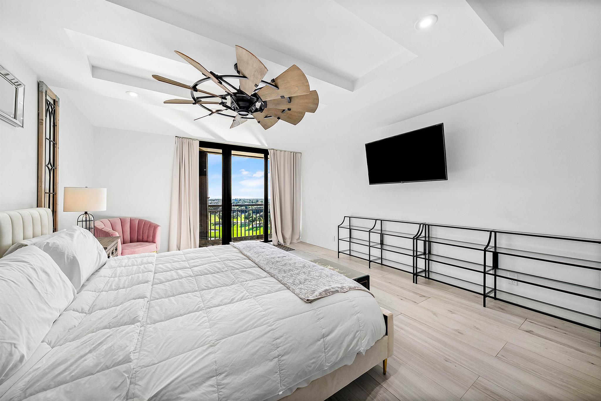 2427 Presidential Way 802