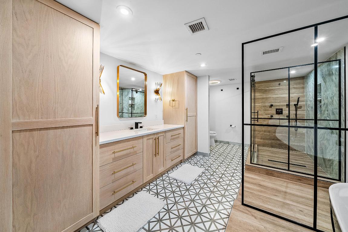 2427 Presidential Way 802