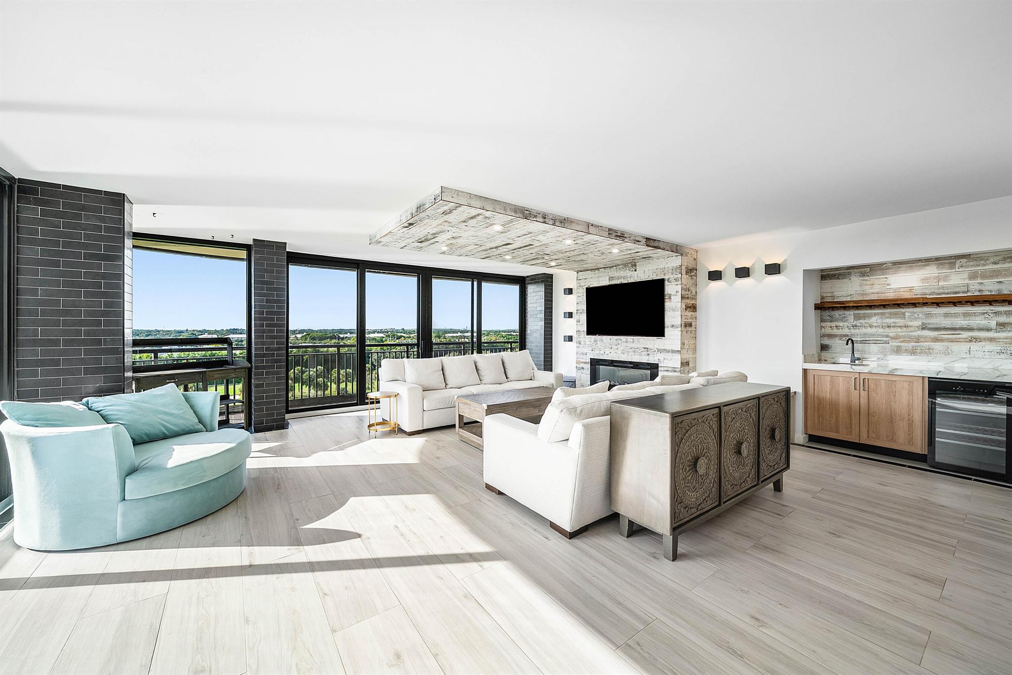 2427 Presidential Way 802