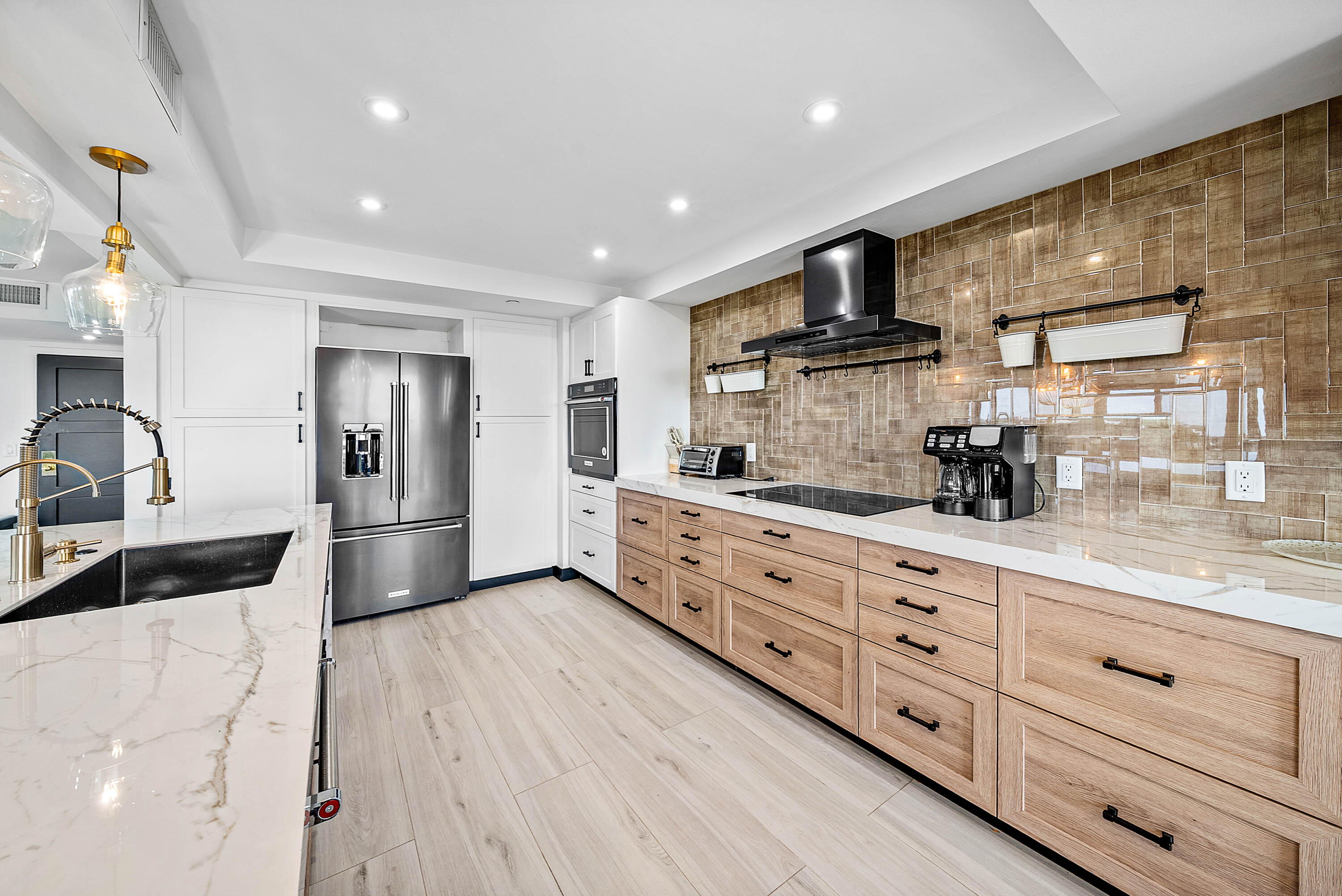 2427 Presidential Way 802