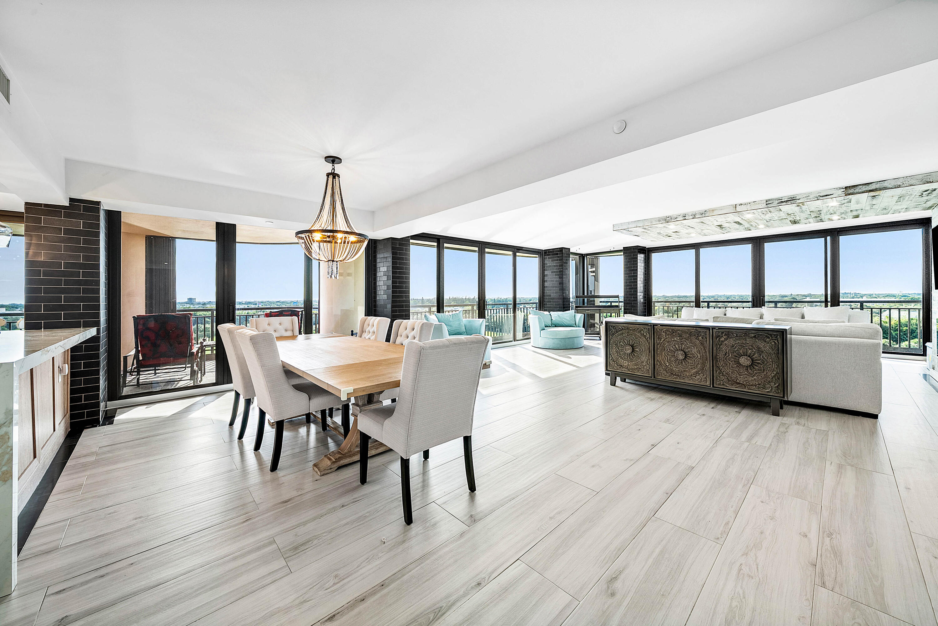 2427 Presidential Way 802