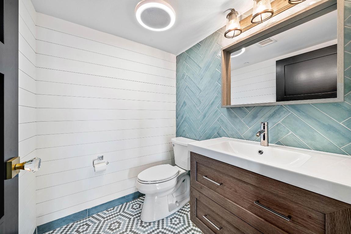 2427 Presidential Way 802