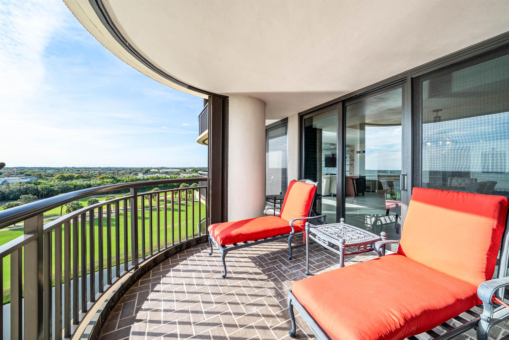 2427 Presidential Way 802