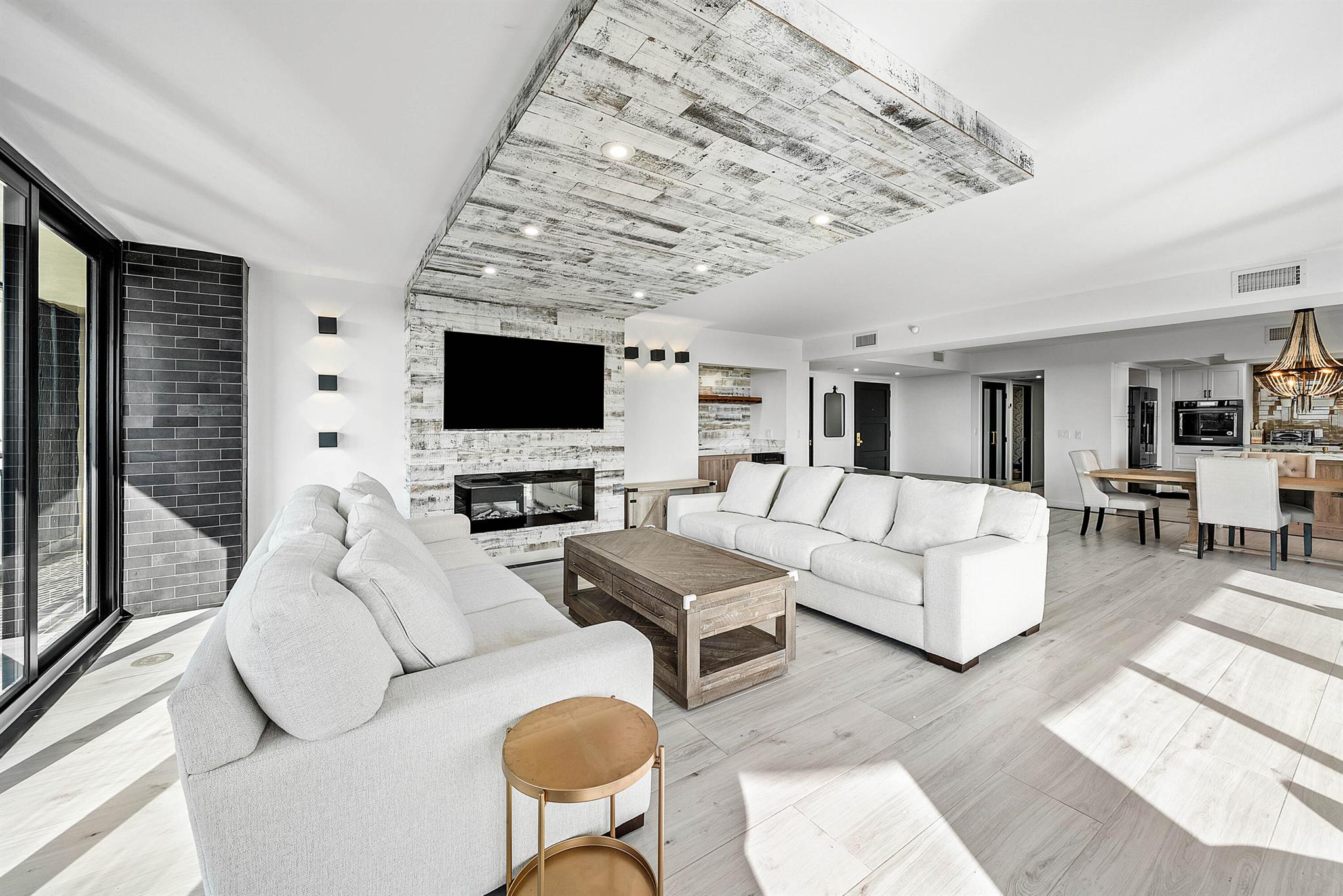 2427 Presidential Way 802