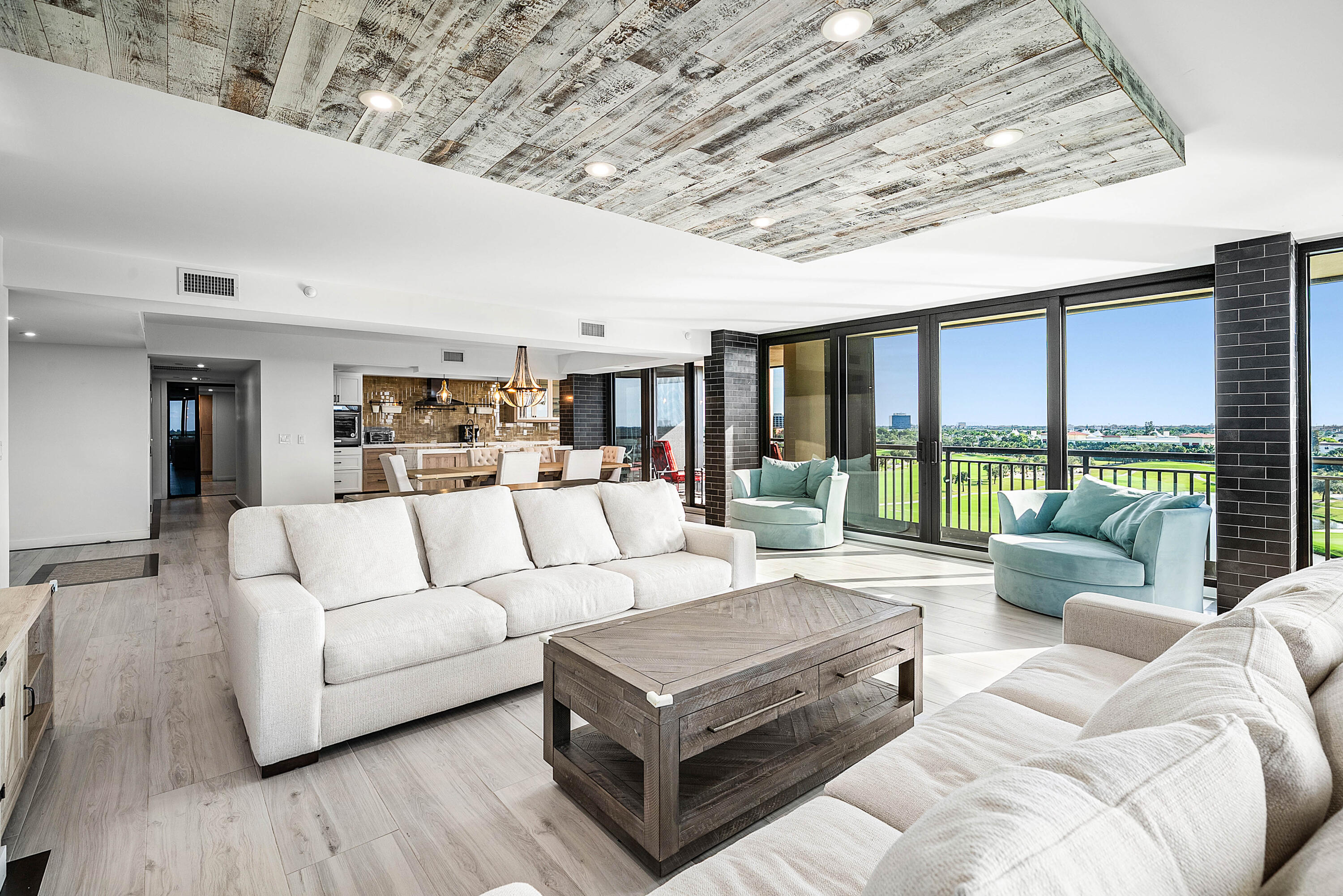 2427 Presidential Way 802