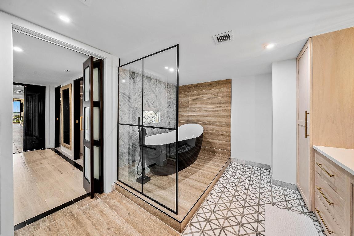 2427 Presidential Way 802