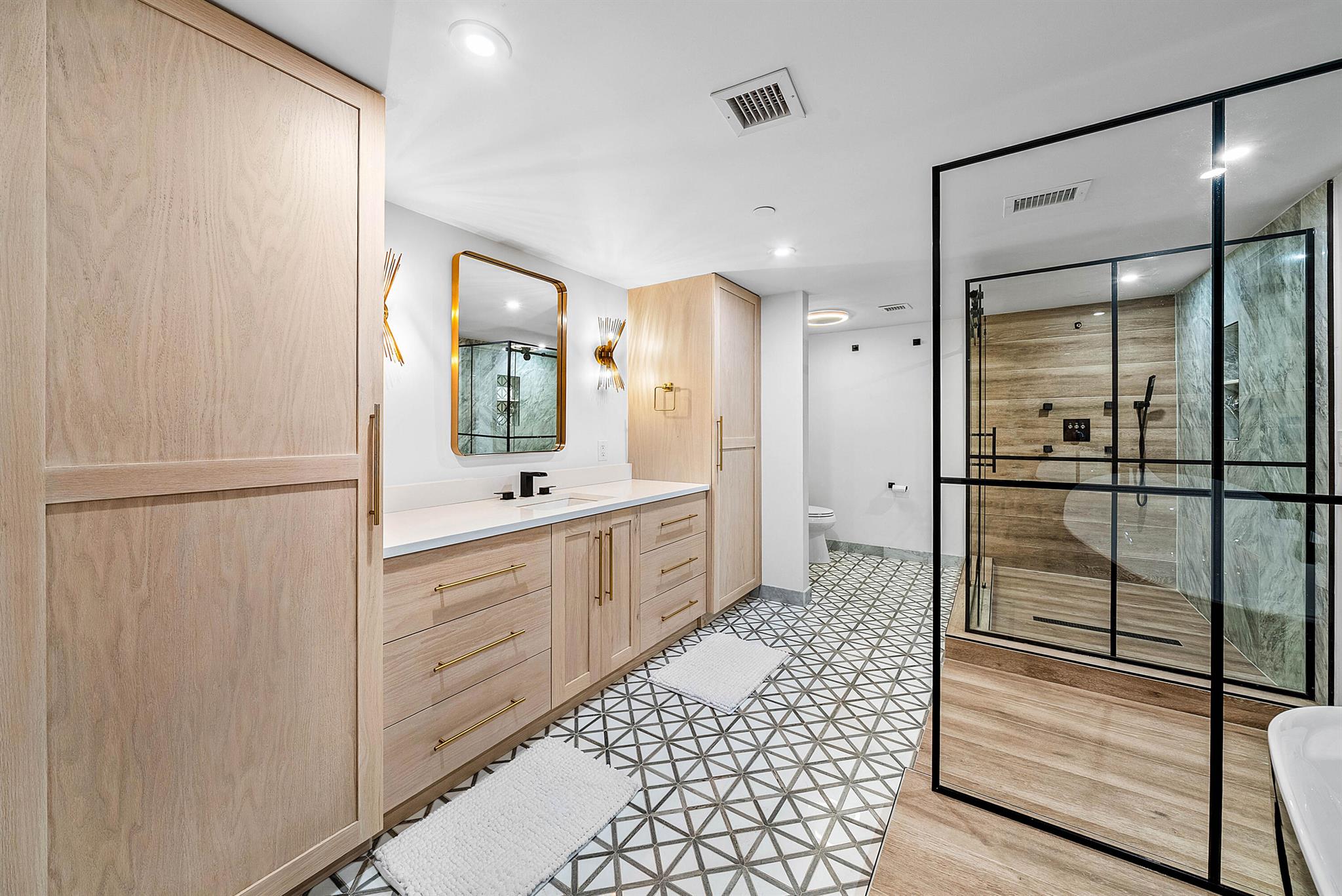 2427 Presidential Way 802