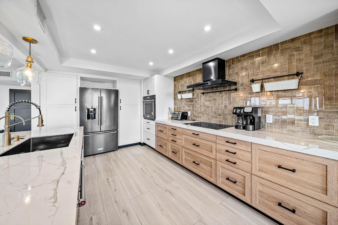 2427 Presidential Way 802