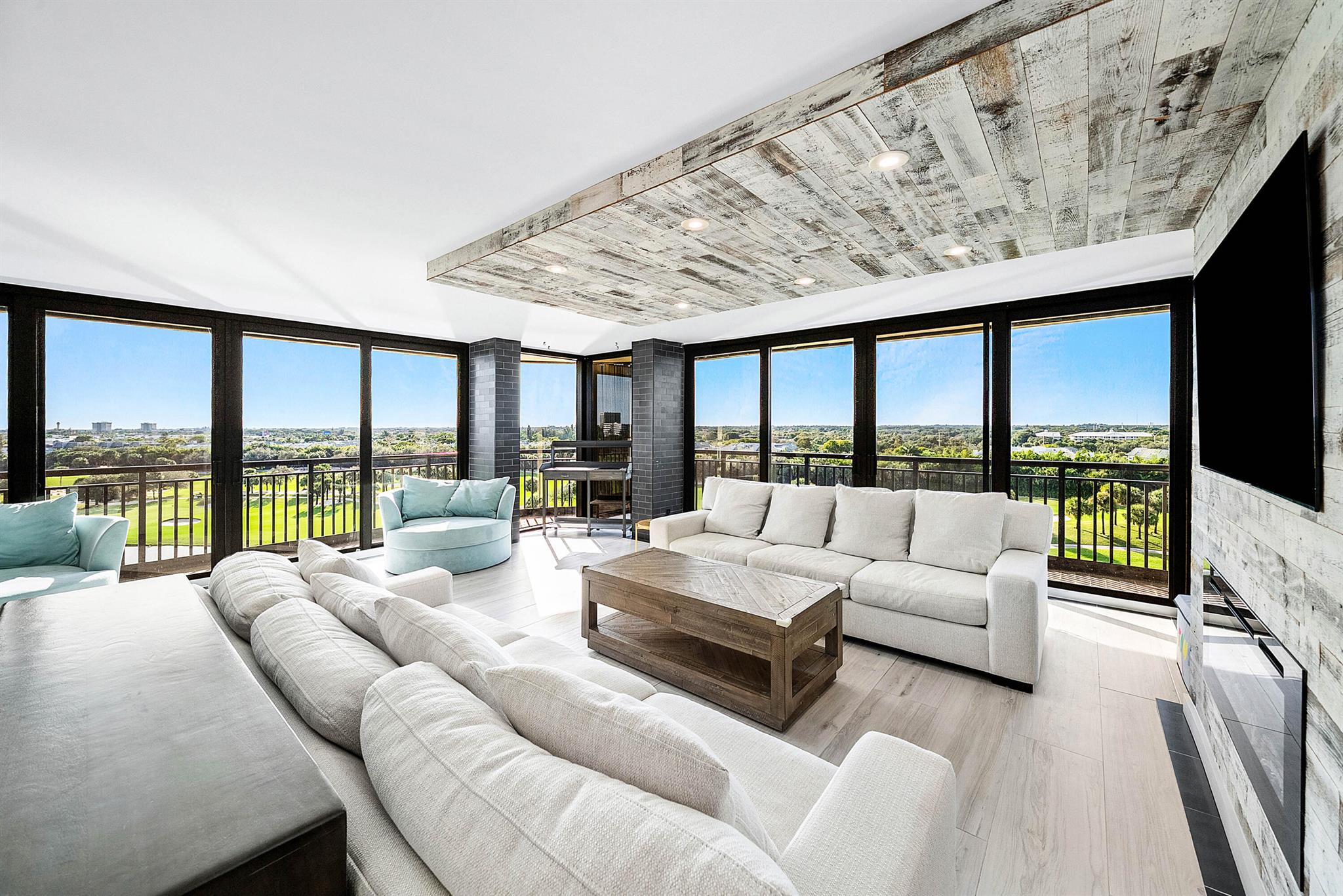 2427 Presidential Way 802