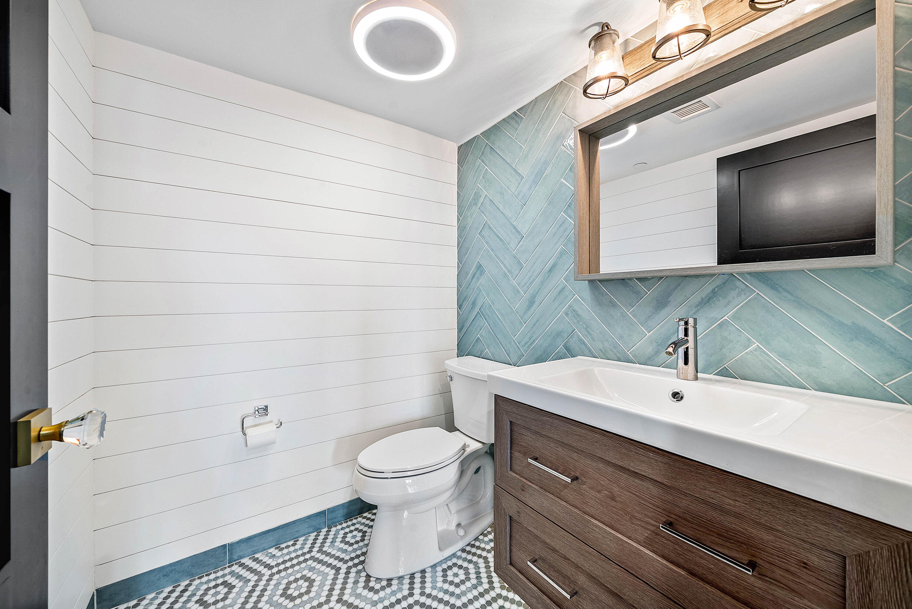 2427 Presidential Way 802