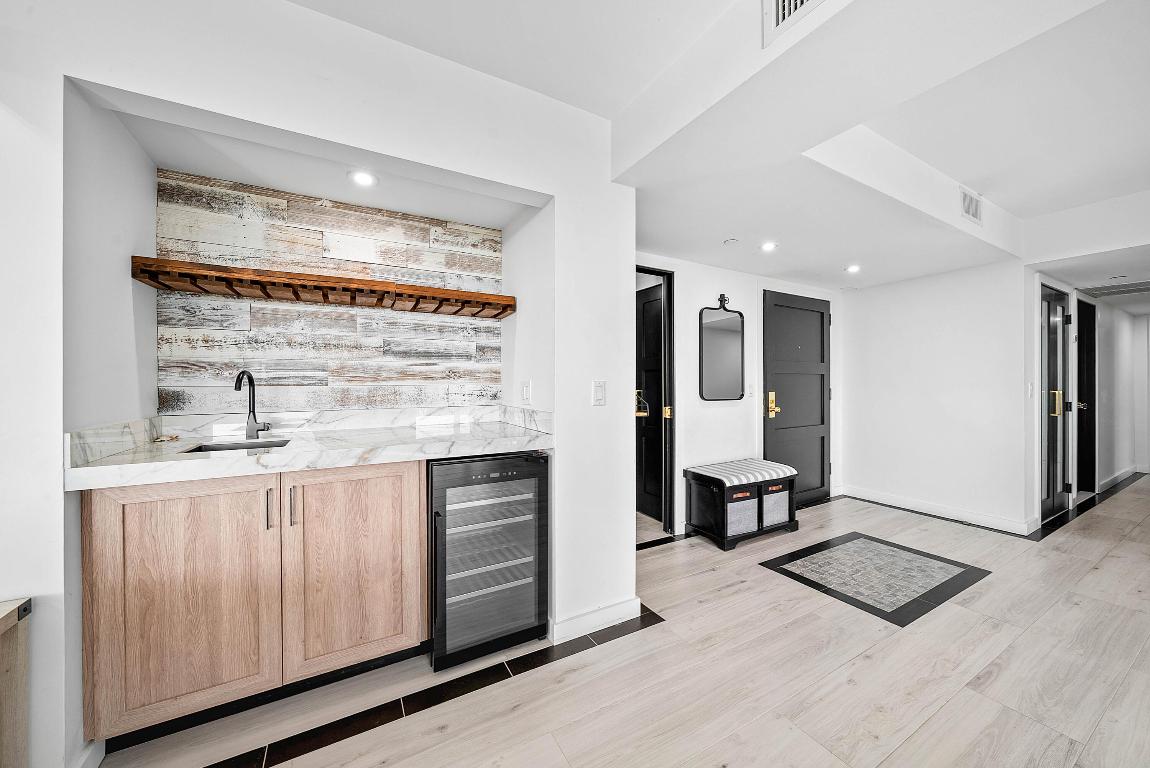 2427 Presidential Way 802