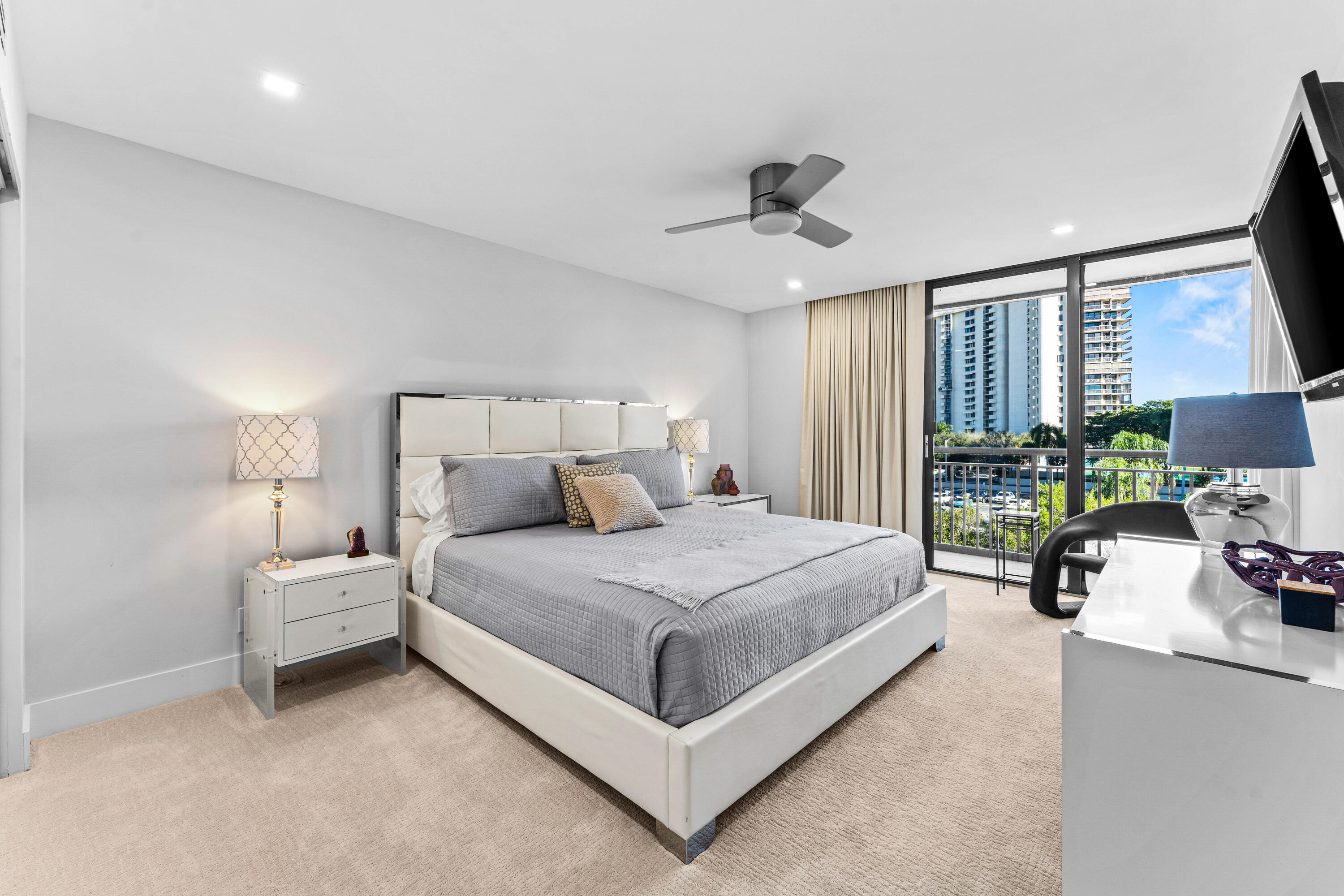 2427 Presidential Way 404